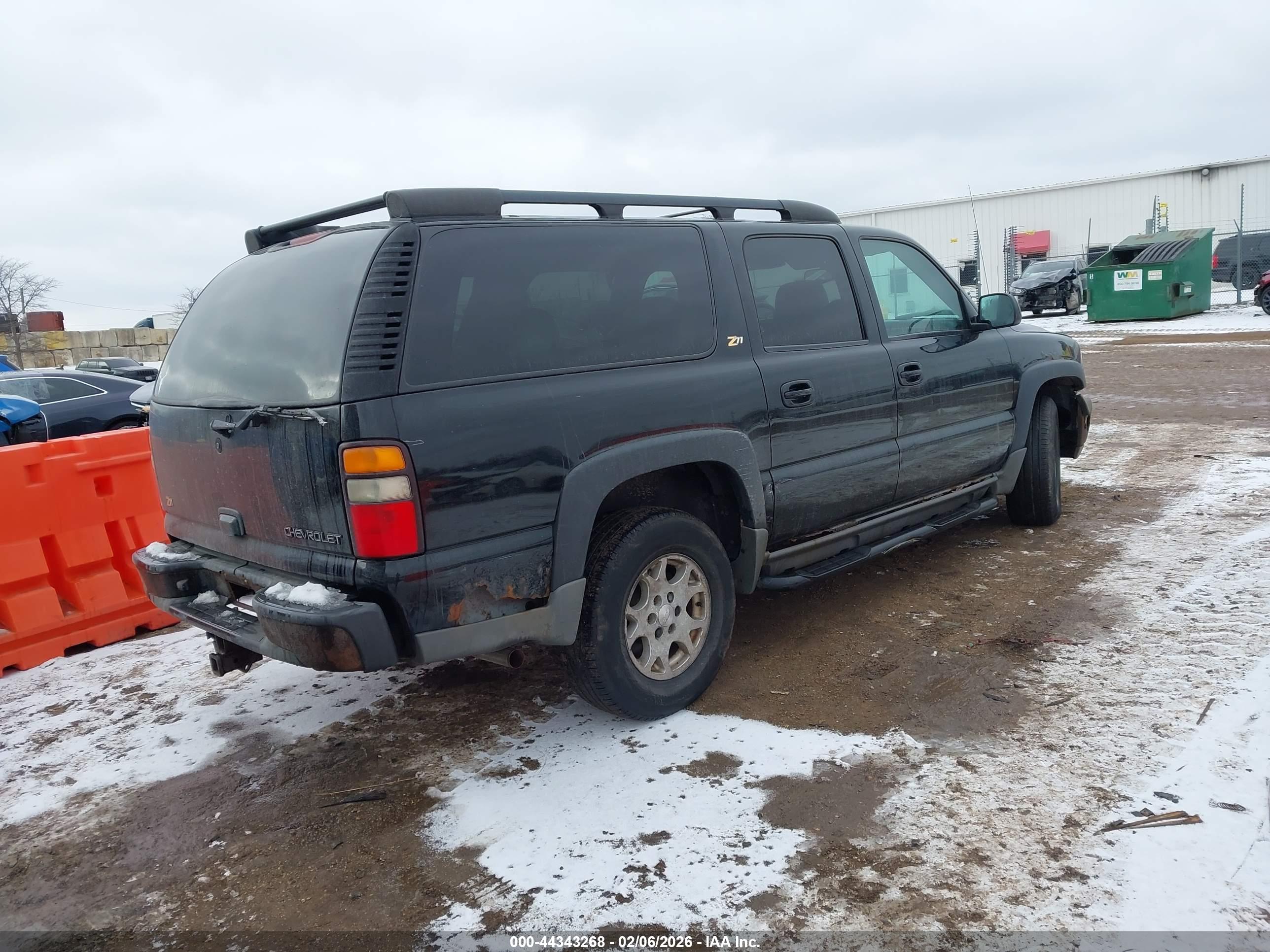 CHEVROLET SUBURBAN image 4
