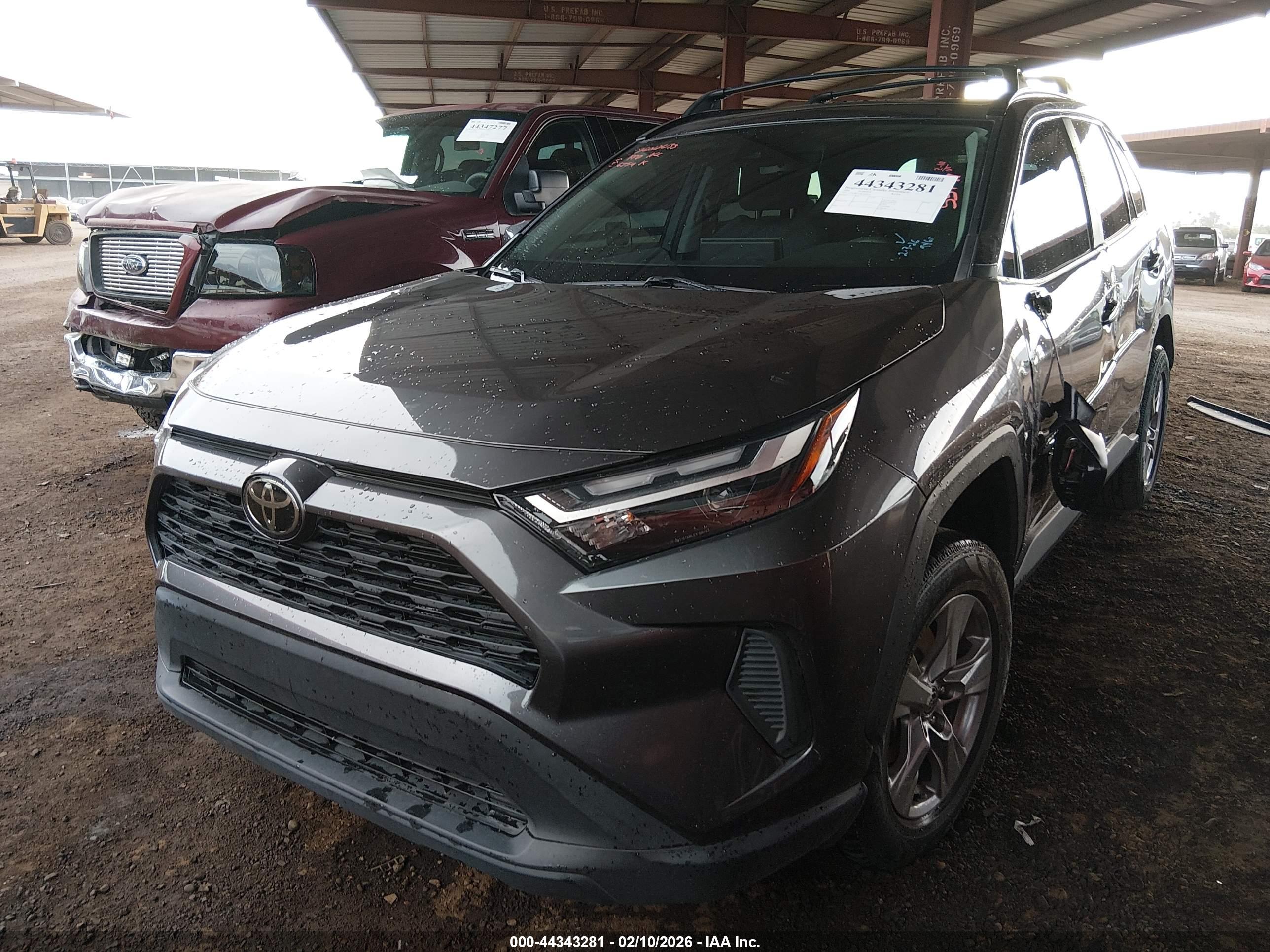 TOYOTA RAV4 image 2