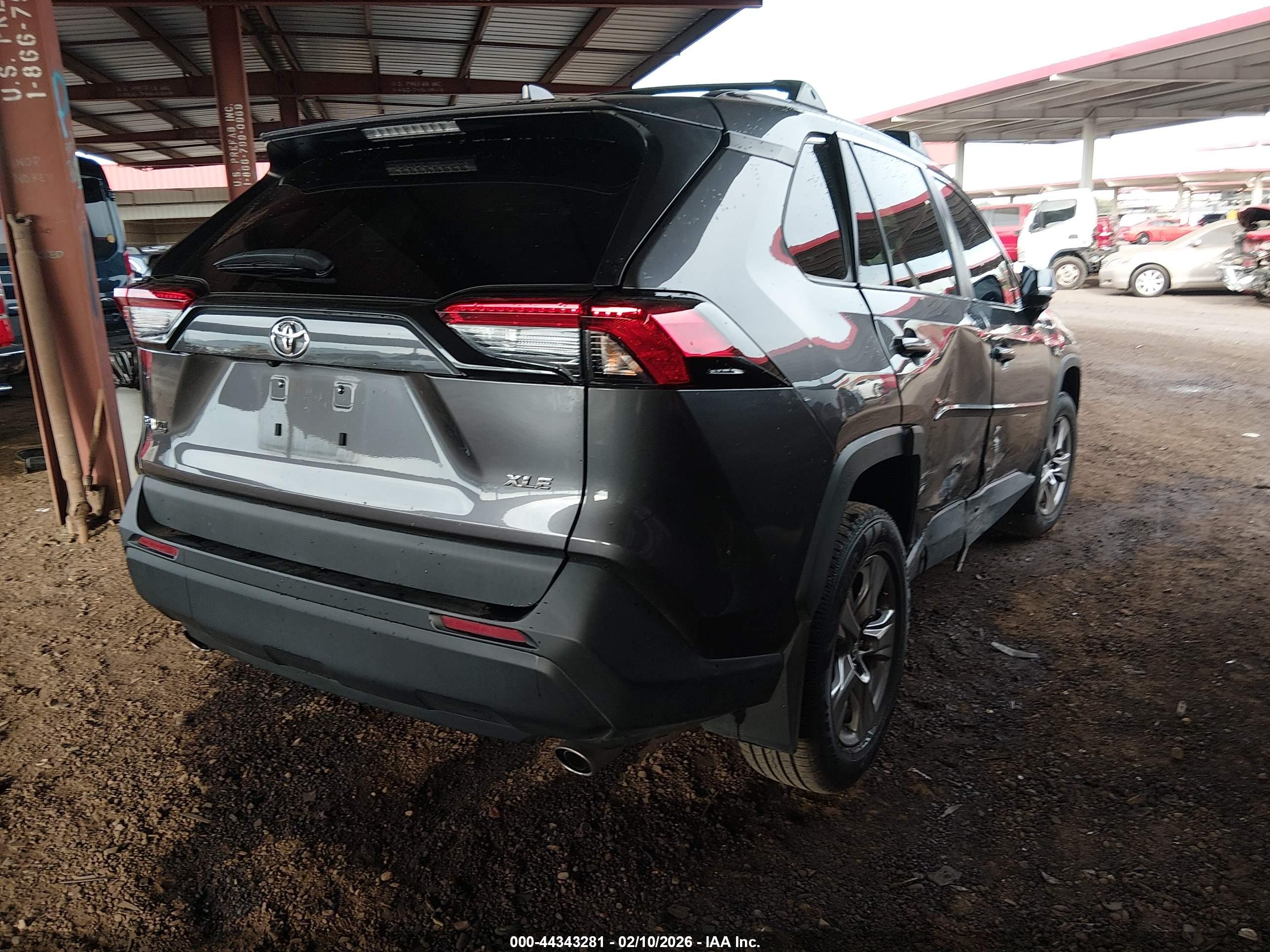 TOYOTA RAV4 image 4