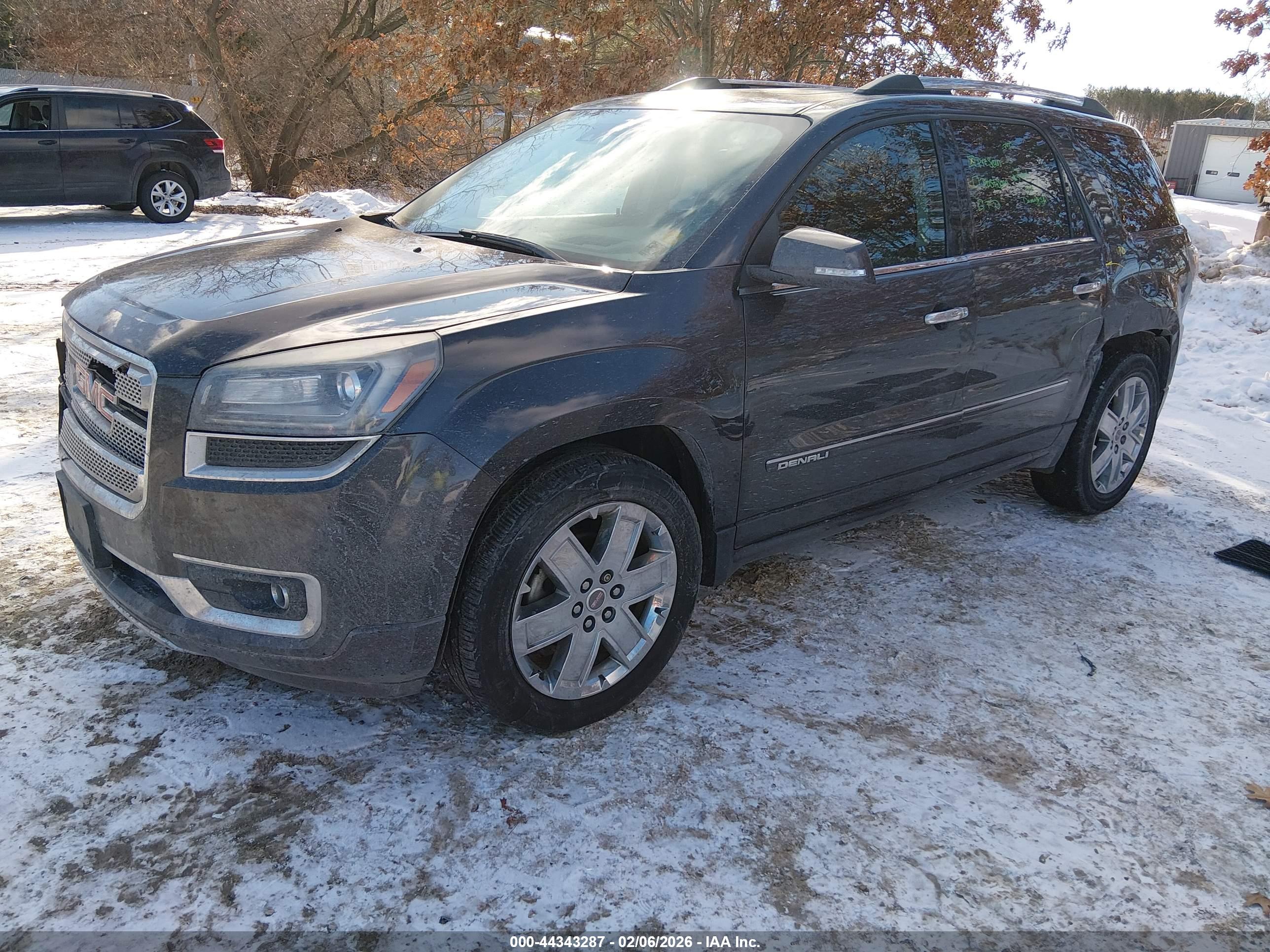 GMC ACADIA image 2