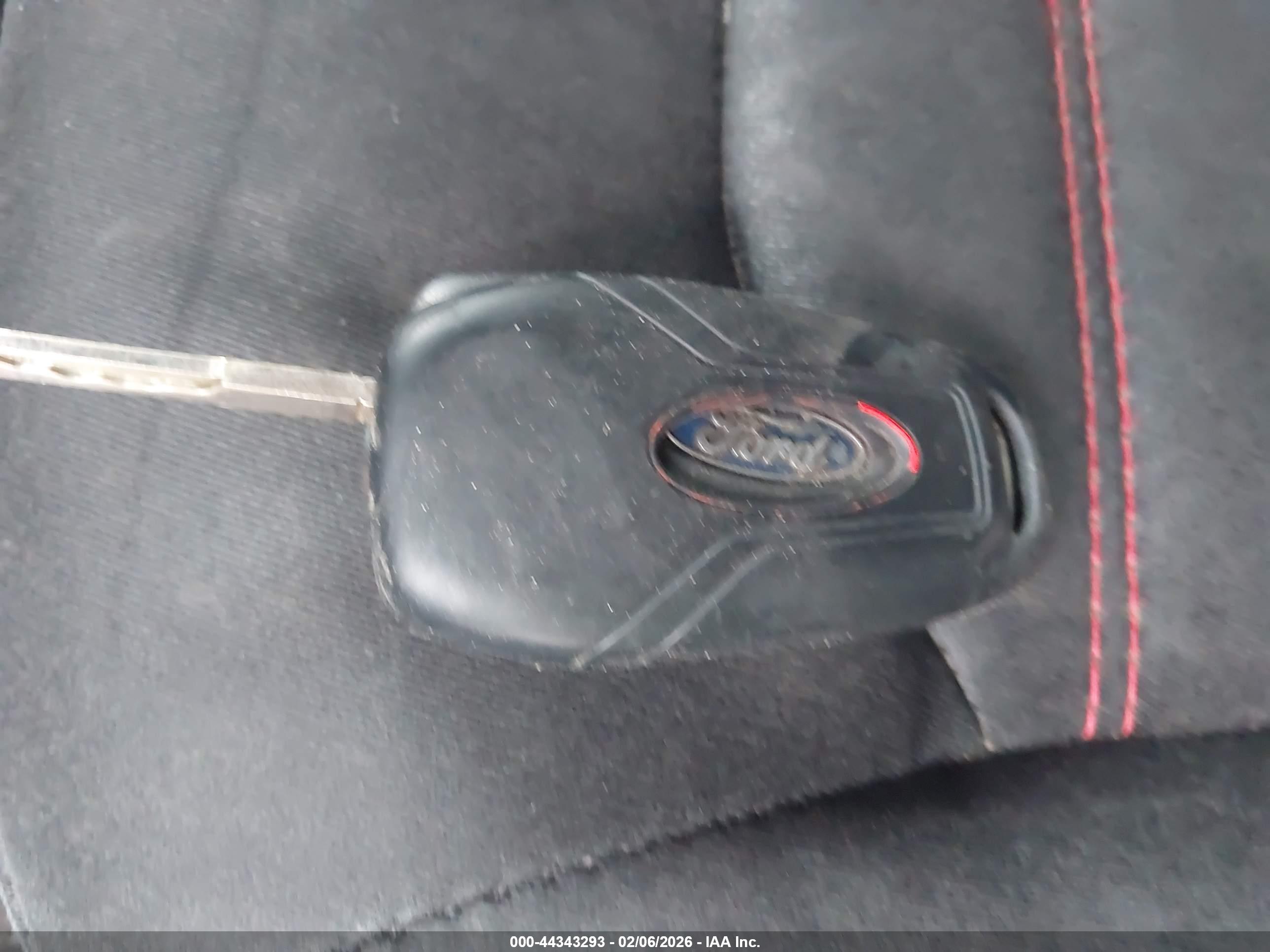FORD FUSION image 11