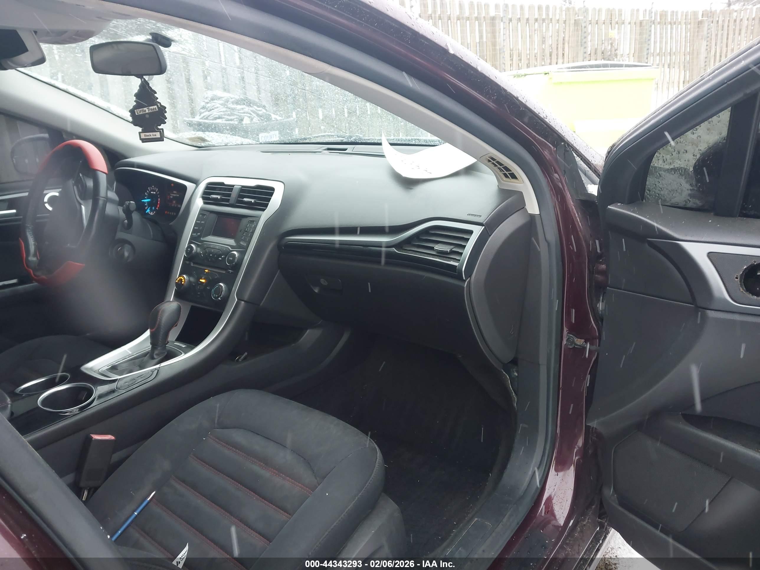 FORD FUSION image 5