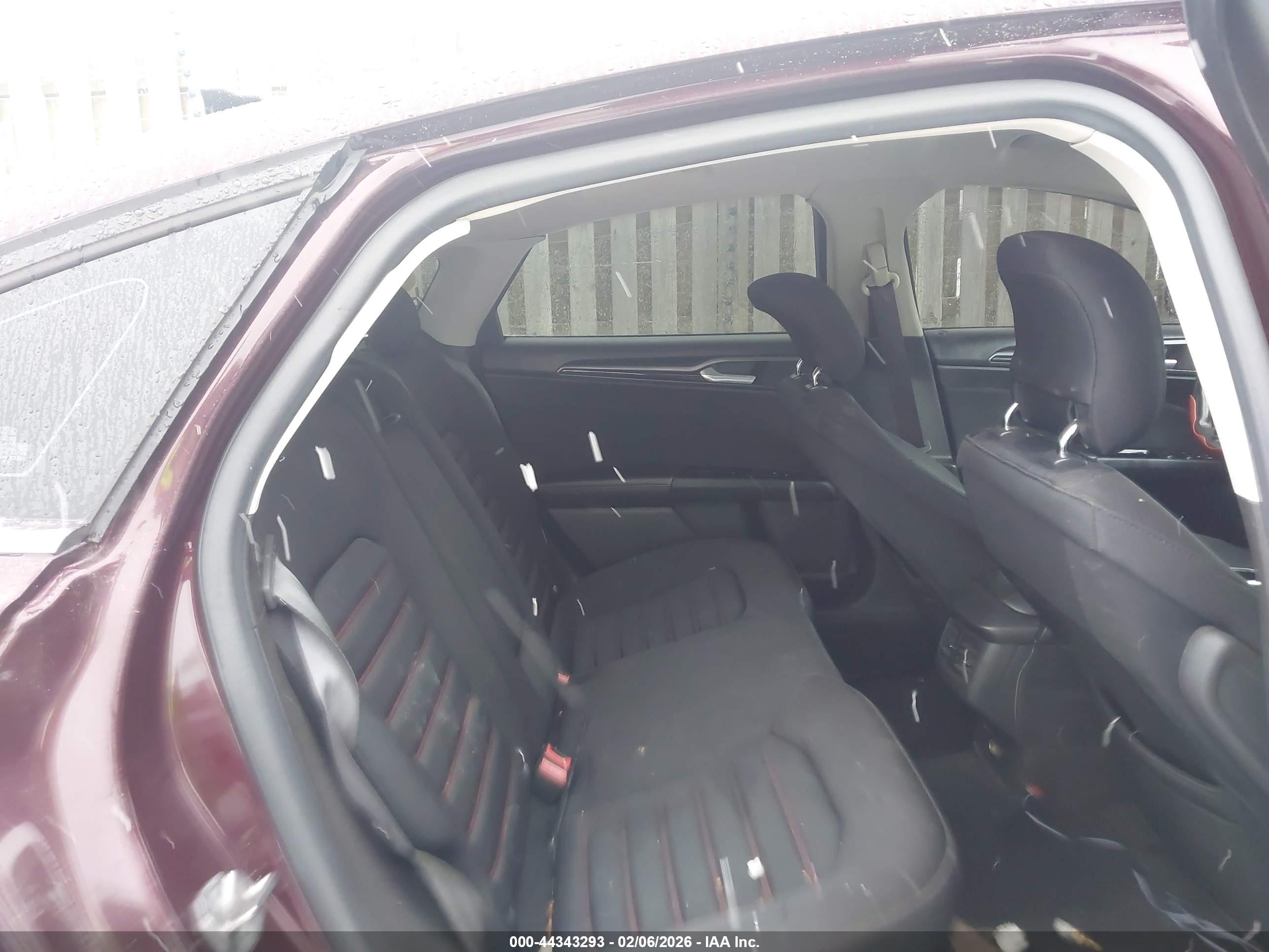 FORD FUSION image 8