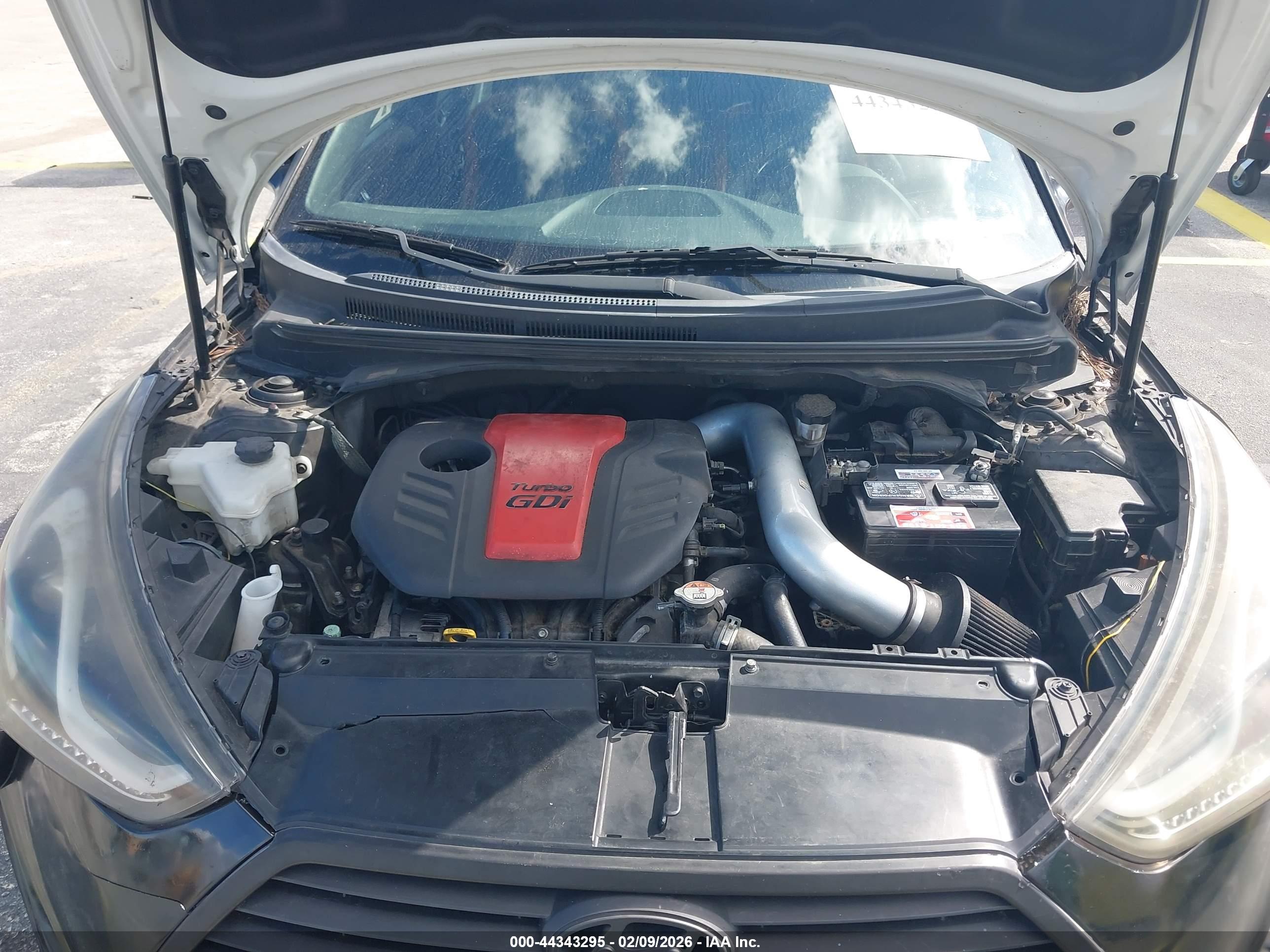 HYUNDAI VELOSTER image 10