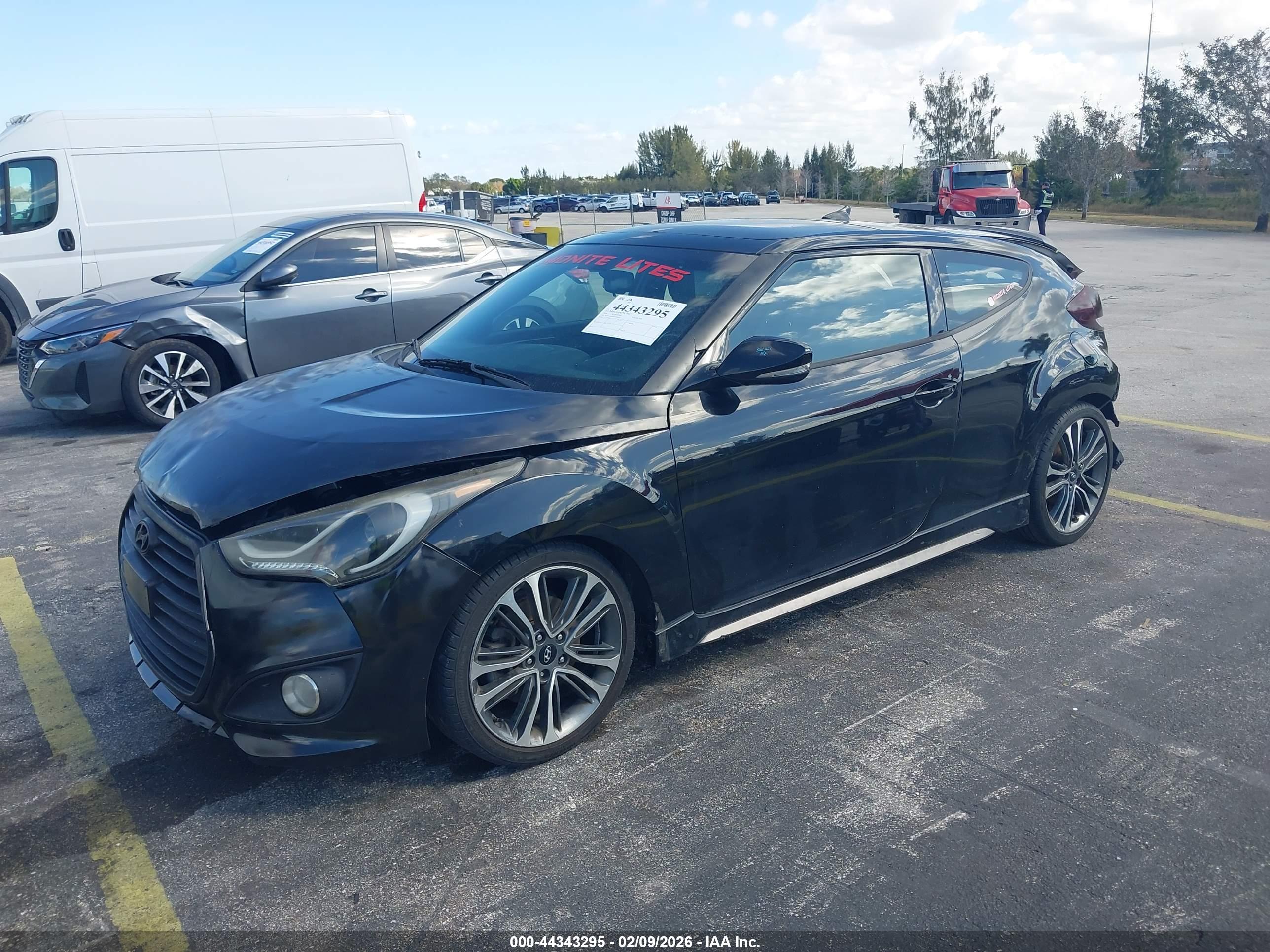 HYUNDAI VELOSTER image 2