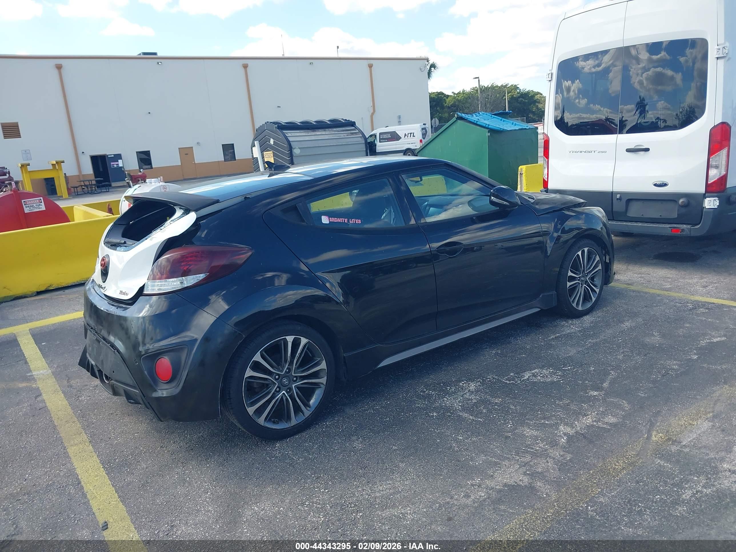 HYUNDAI VELOSTER image 4