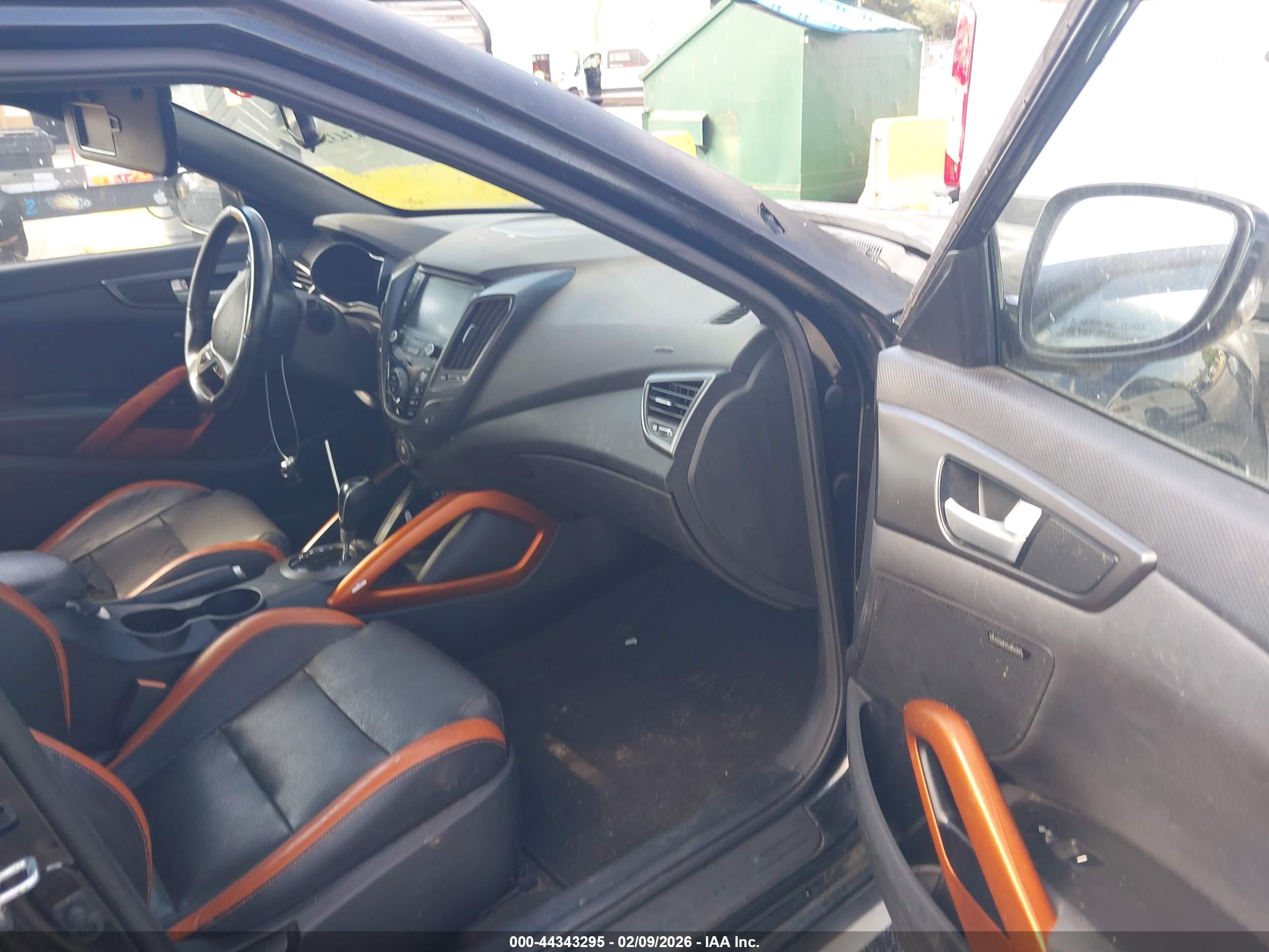 HYUNDAI VELOSTER image 5