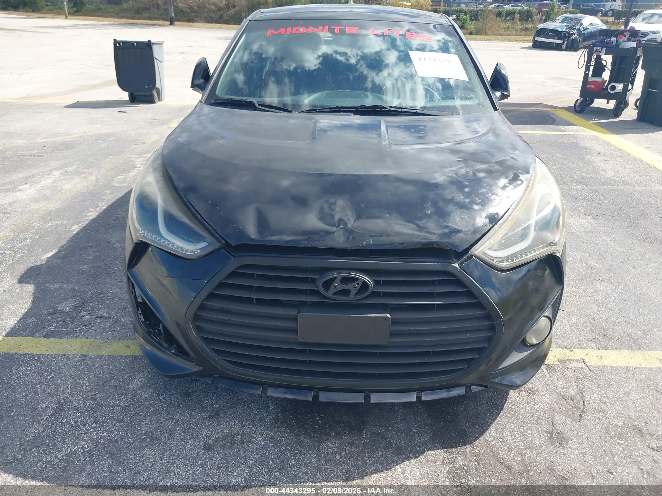 HYUNDAI VELOSTER image 6