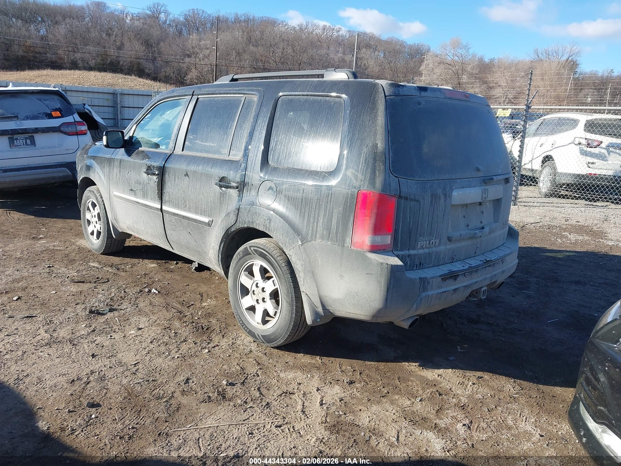 HONDA PILOT image 3
