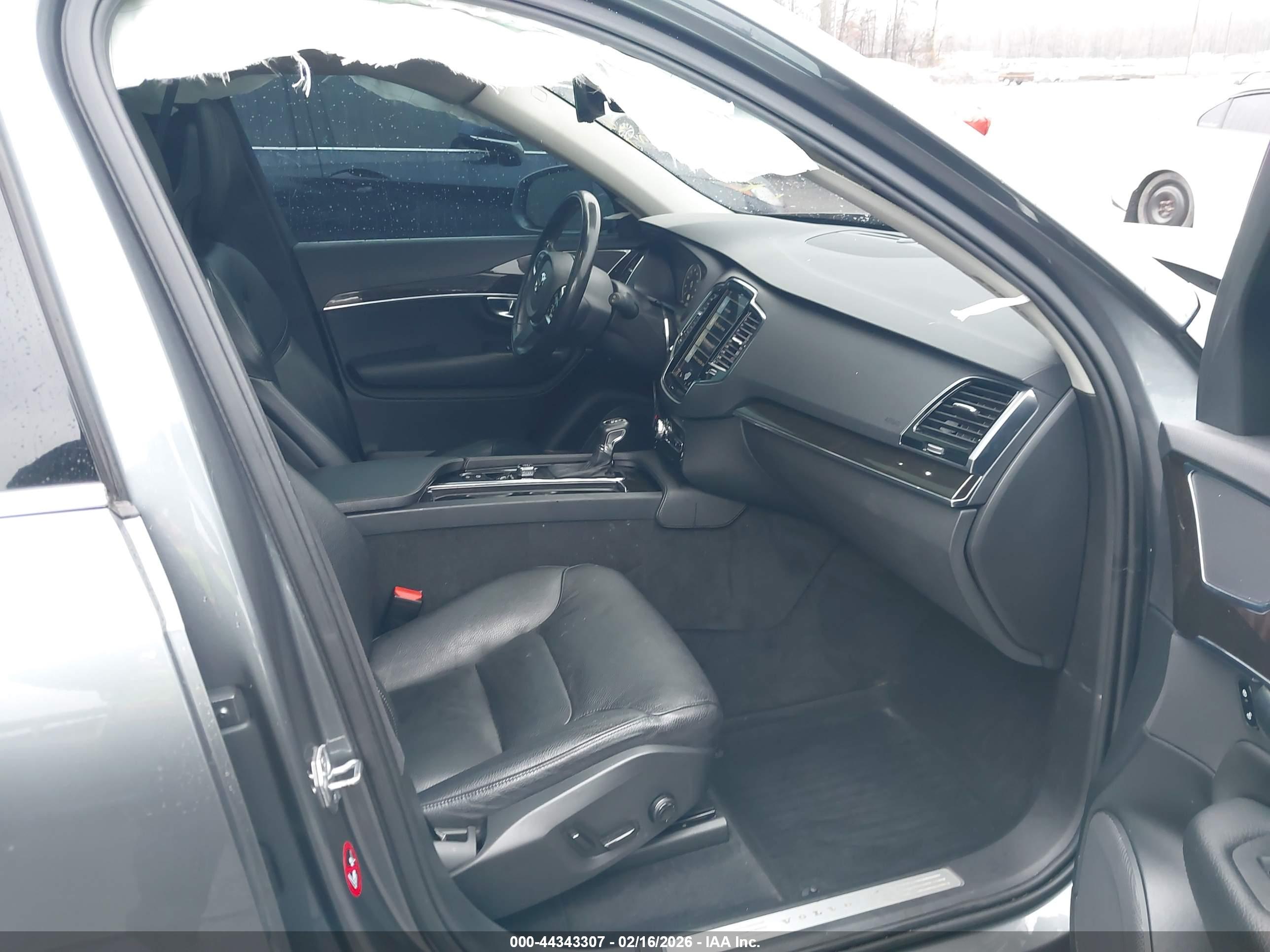 VOLVO XC90 image 5