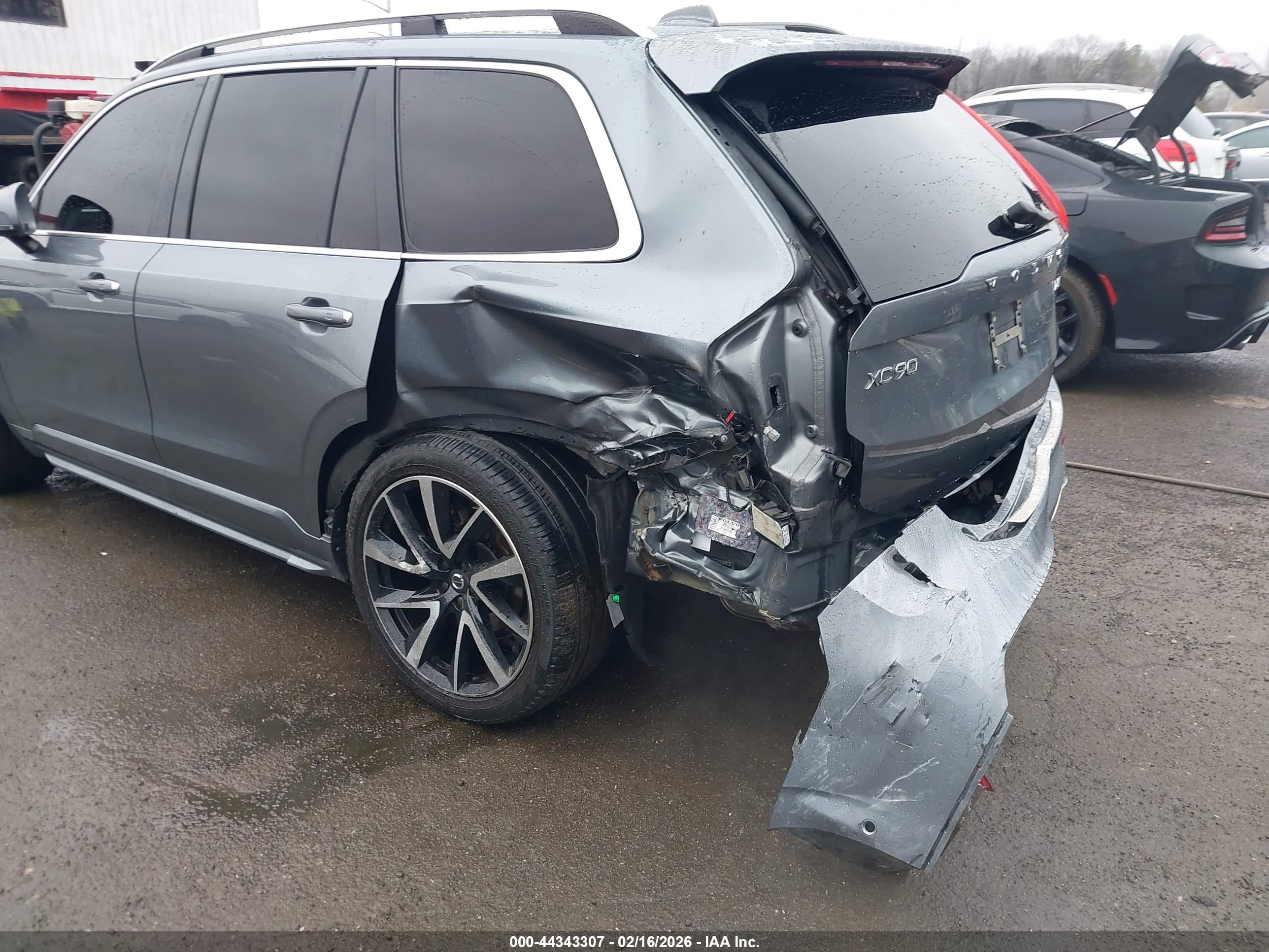 VOLVO XC90 image 6
