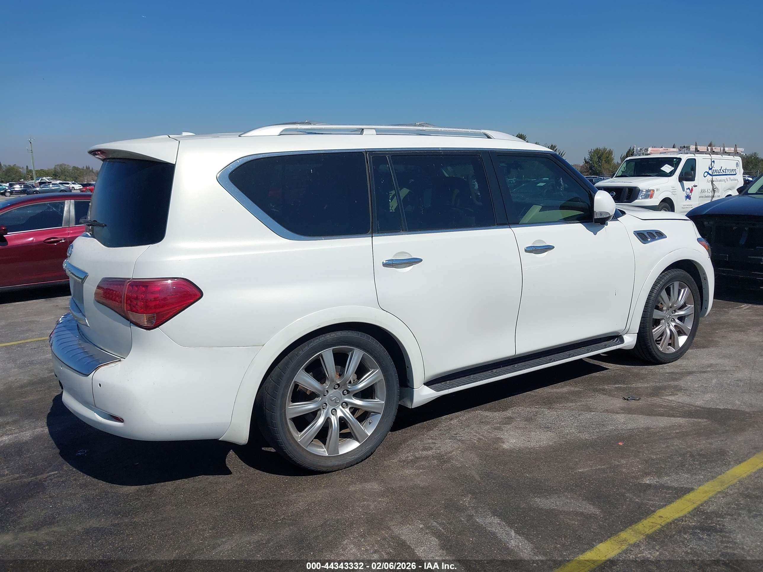 INFINITI QX56 image 4