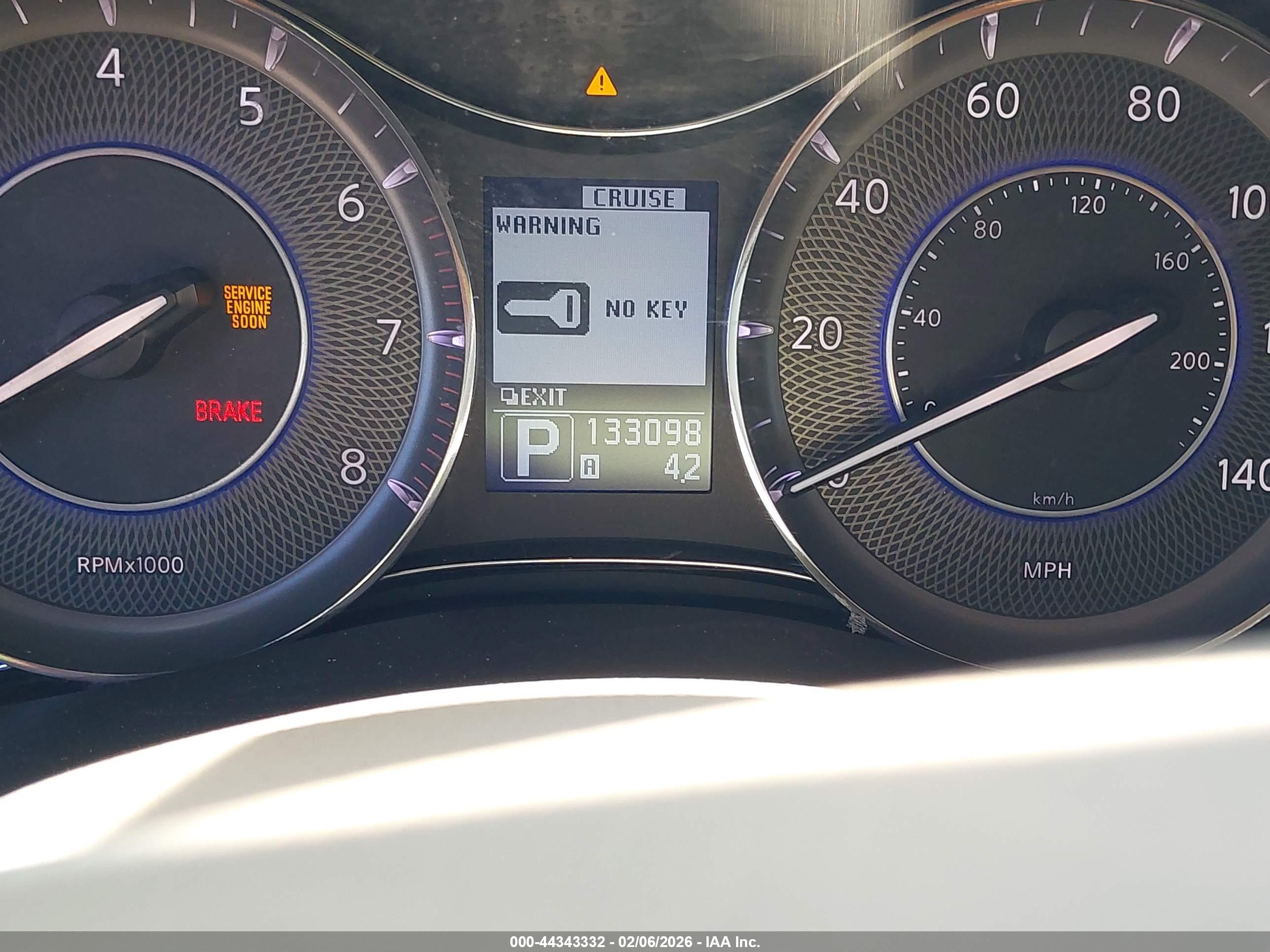 INFINITI QX56 image 7