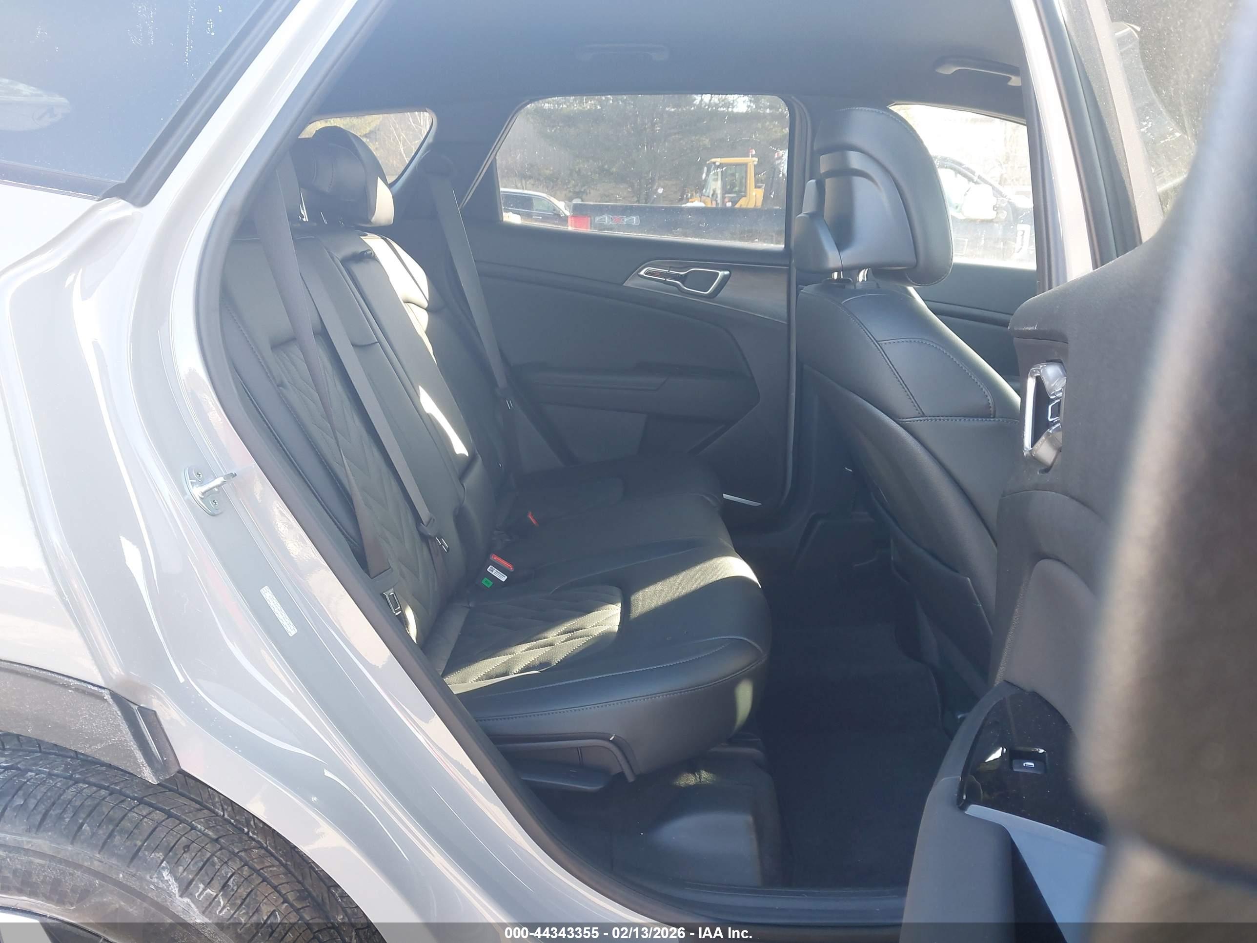 KIA SPORTAGE image 8
