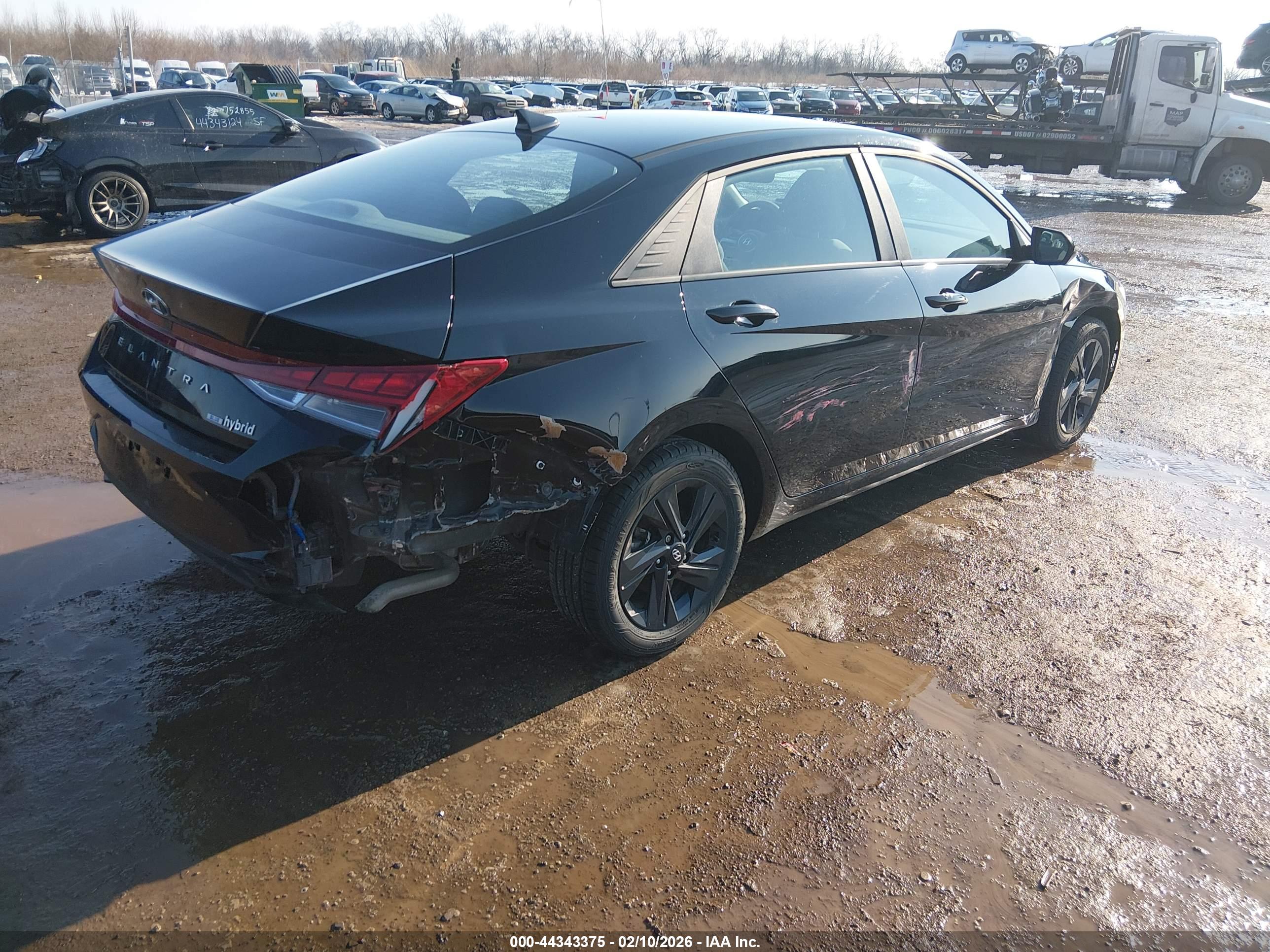 HYUNDAI ELANTRA image 4