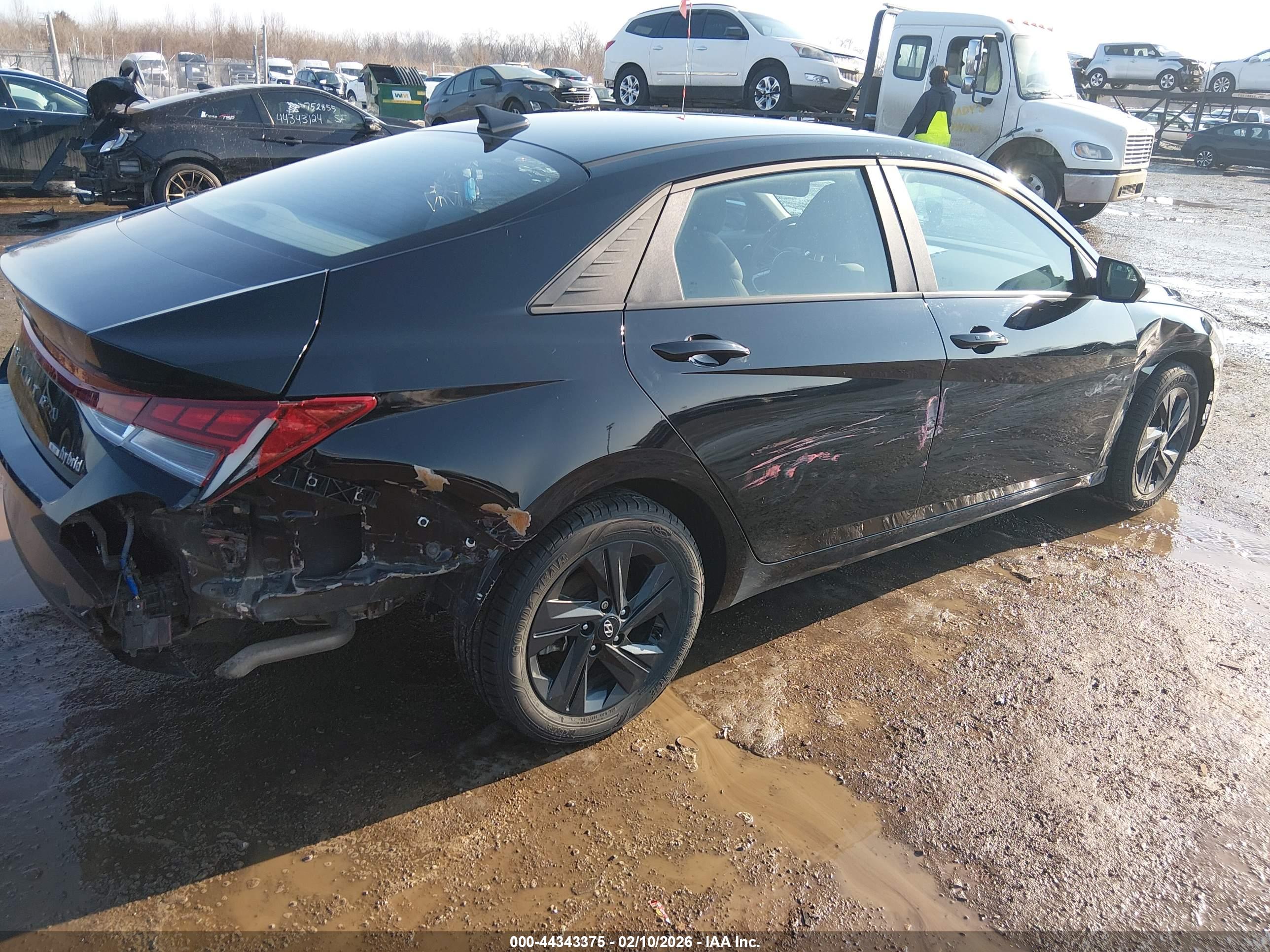 HYUNDAI ELANTRA image 6