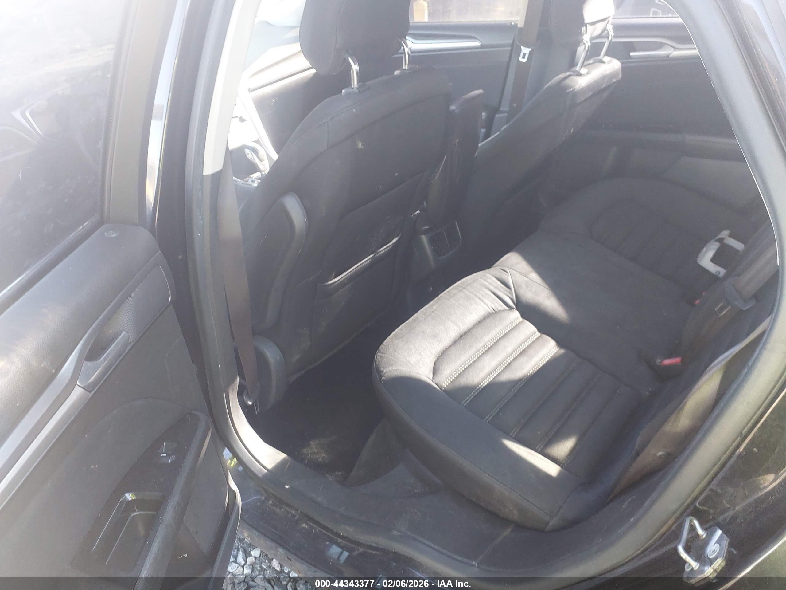 FORD FUSION image 8