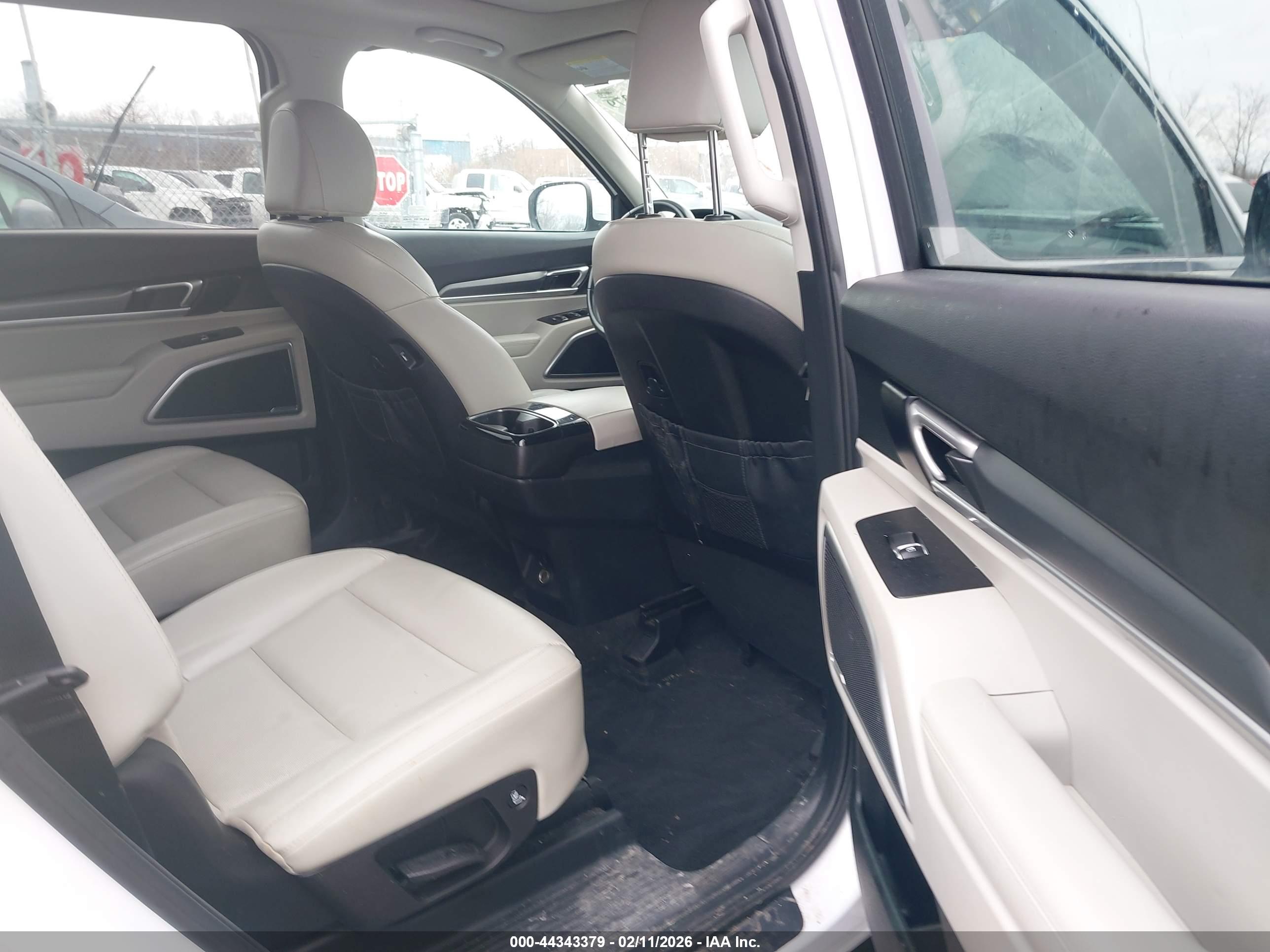 KIA TELLURIDE image 8