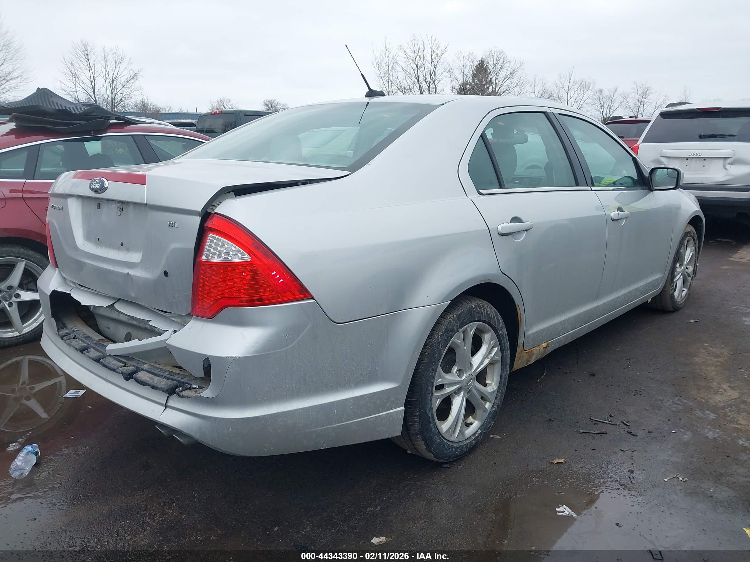 FORD FUSION image 4