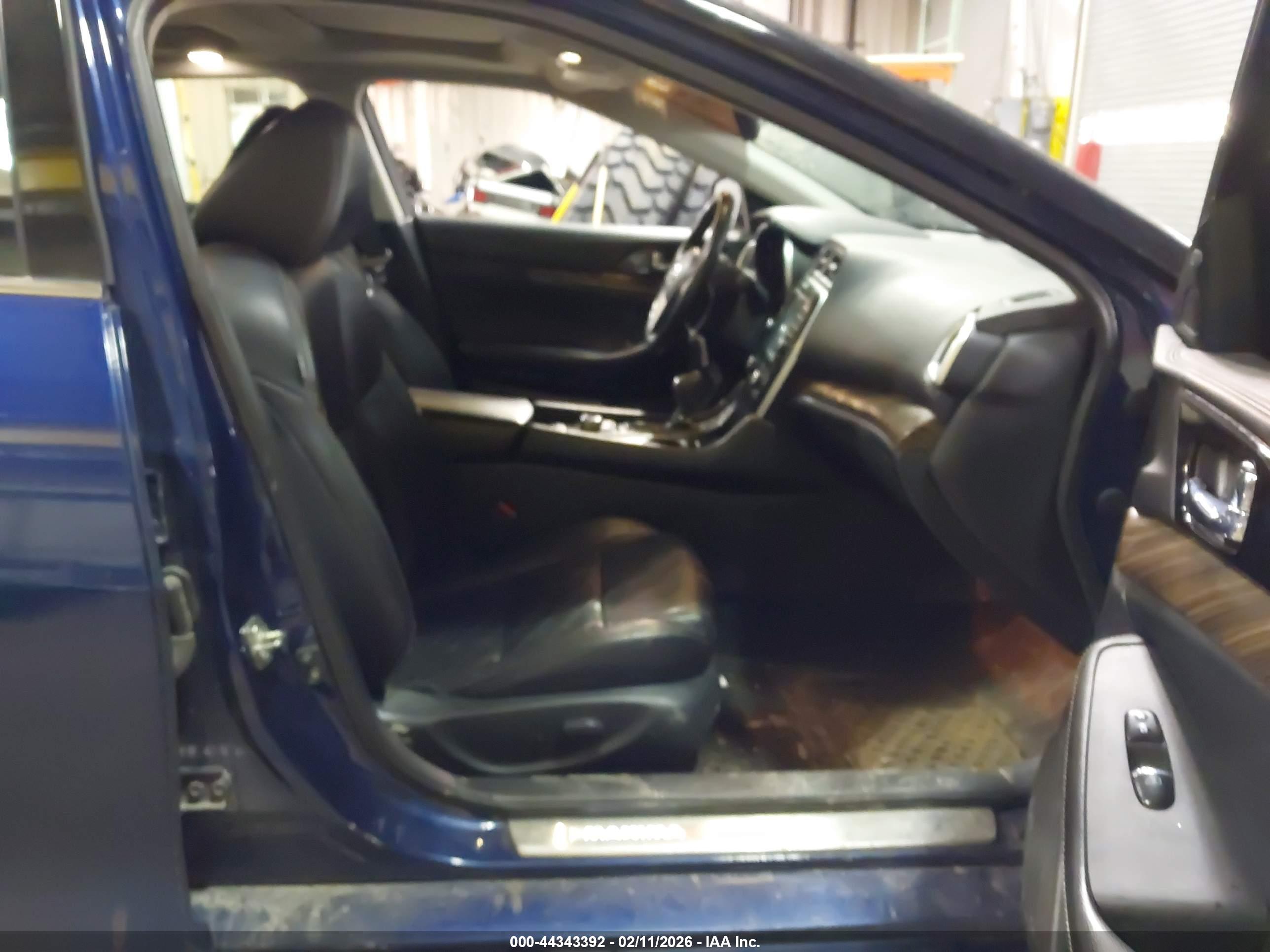 NISSAN MAXIMA image 5