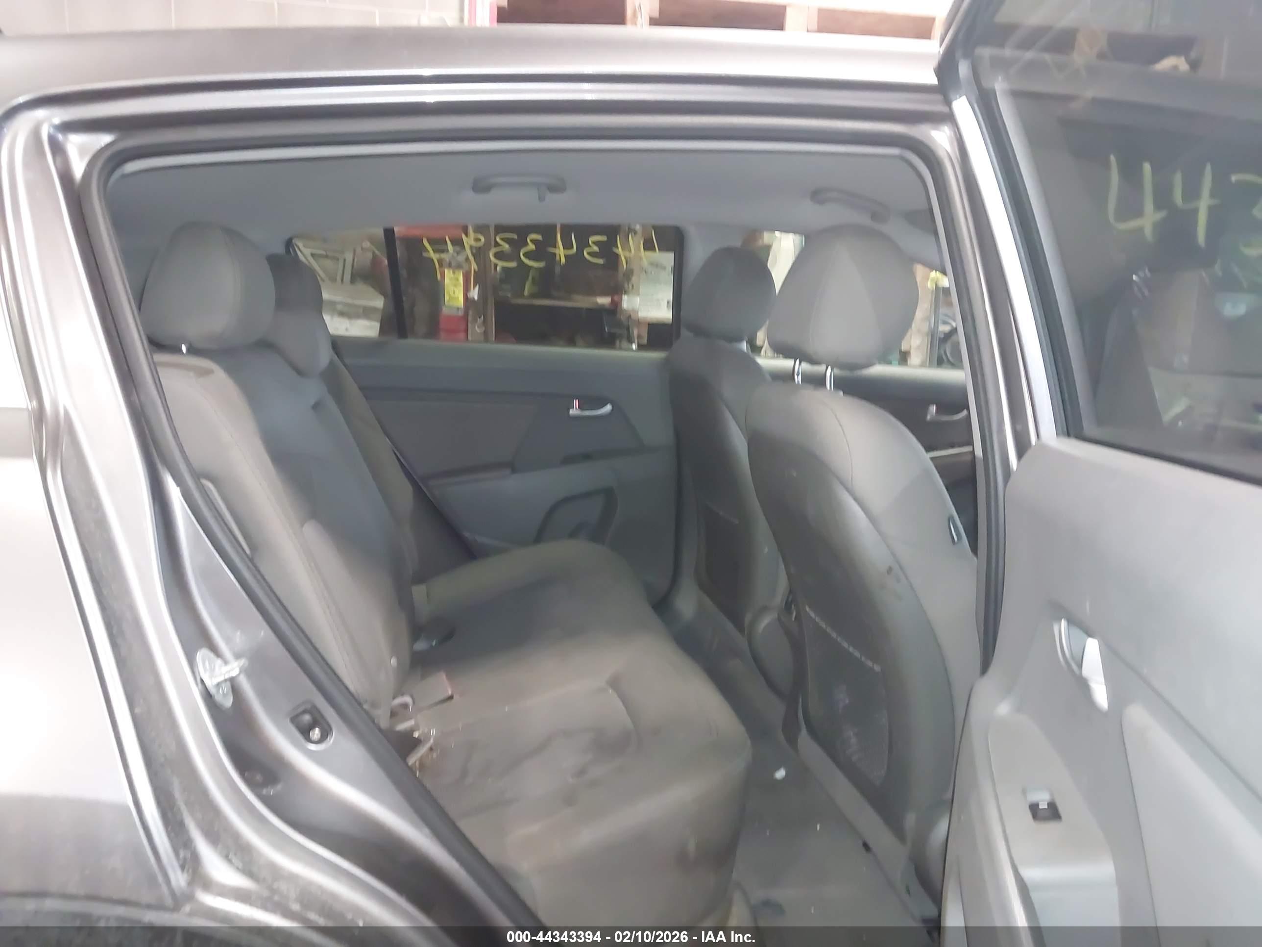 KIA SPORTAGE image 8