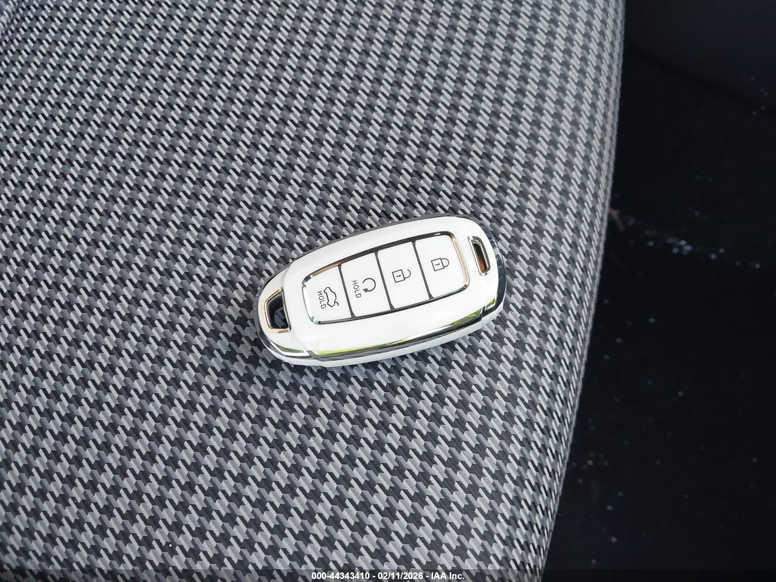 HYUNDAI KONA image 11