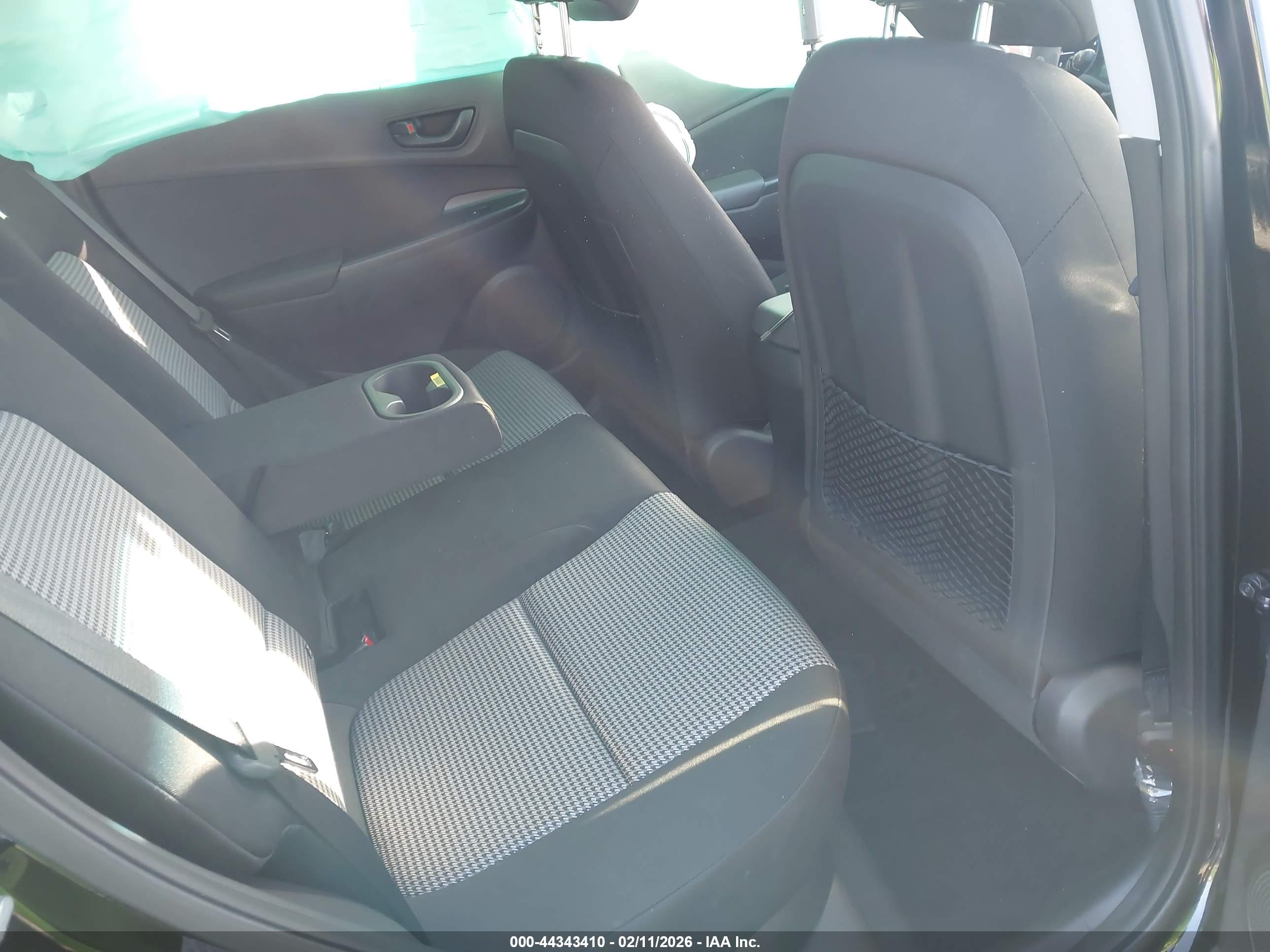 HYUNDAI KONA image 8
