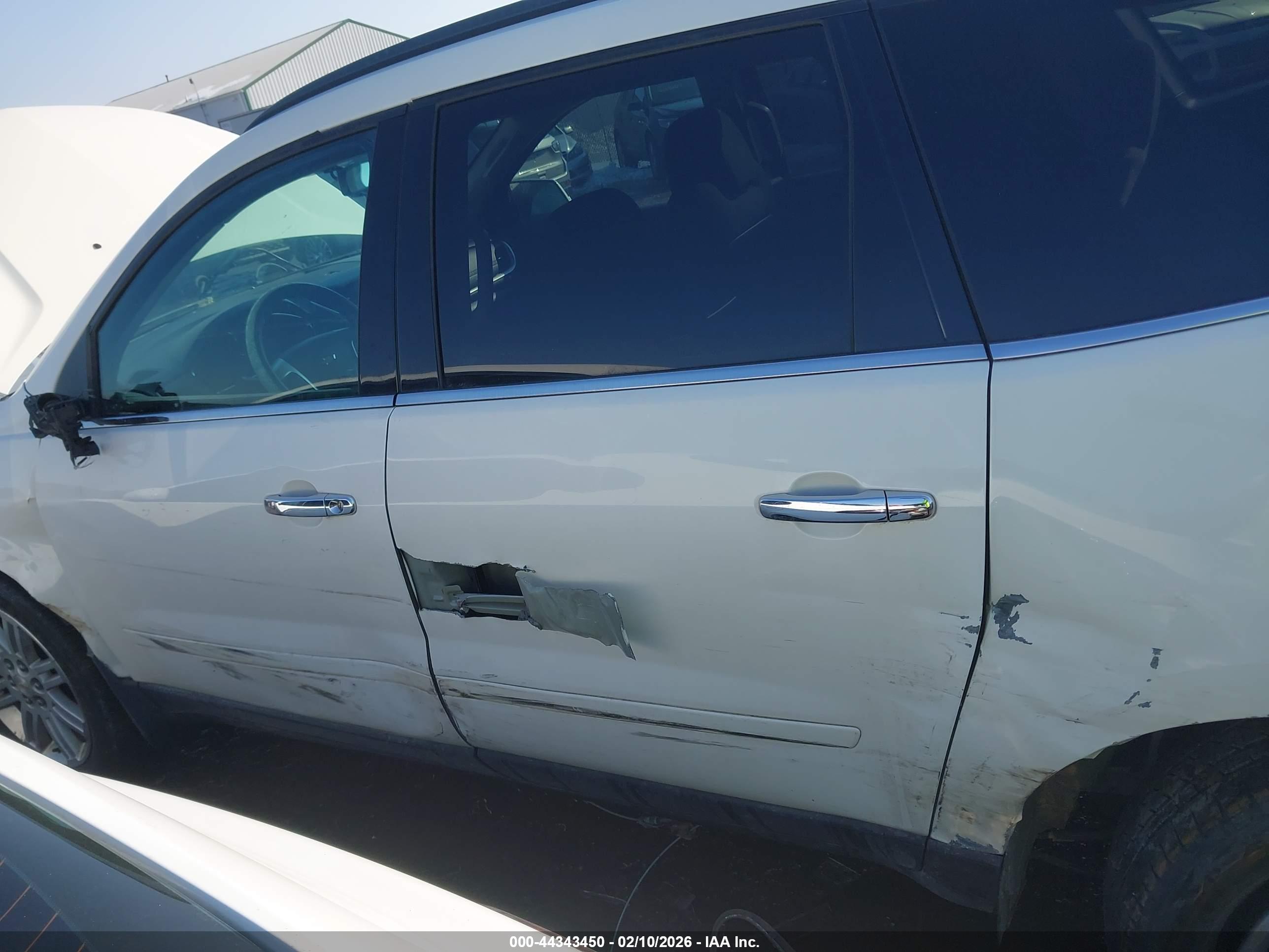 CHEVROLET TRAVERSE image 6