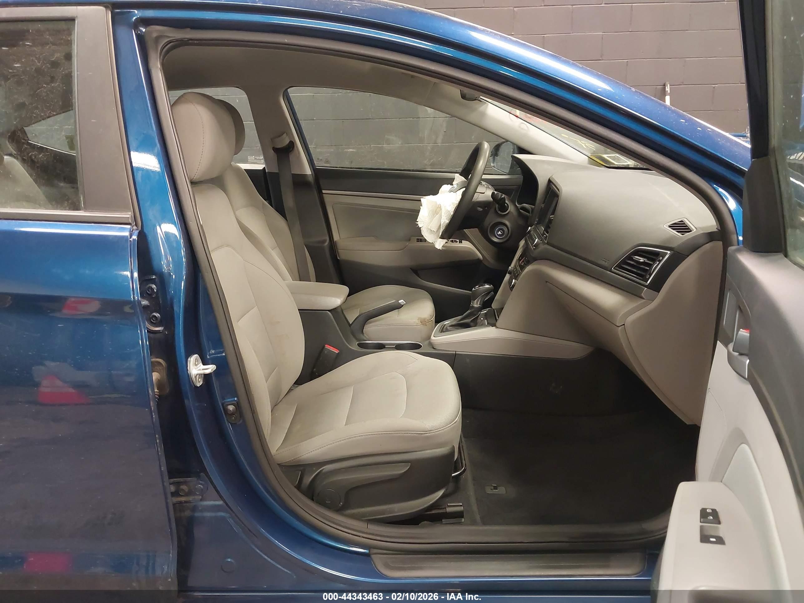 HYUNDAI ELANTRA image 5