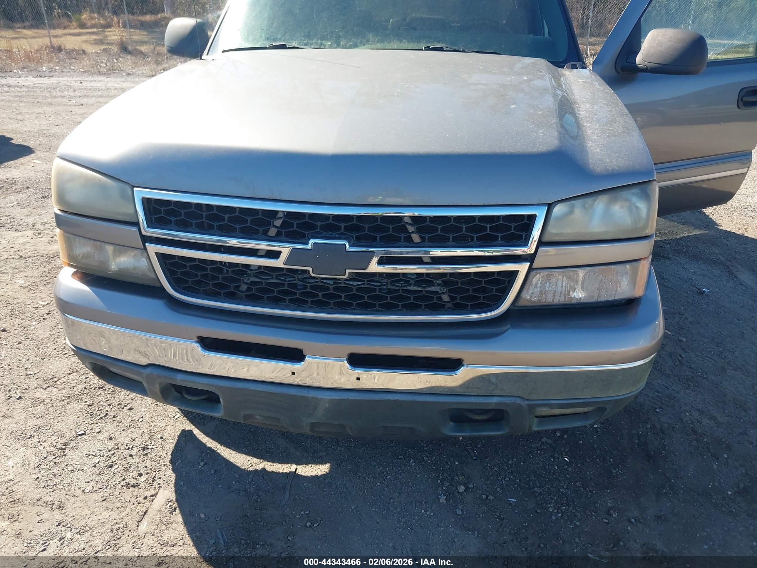 CHEVROLET SILVERADO image 6