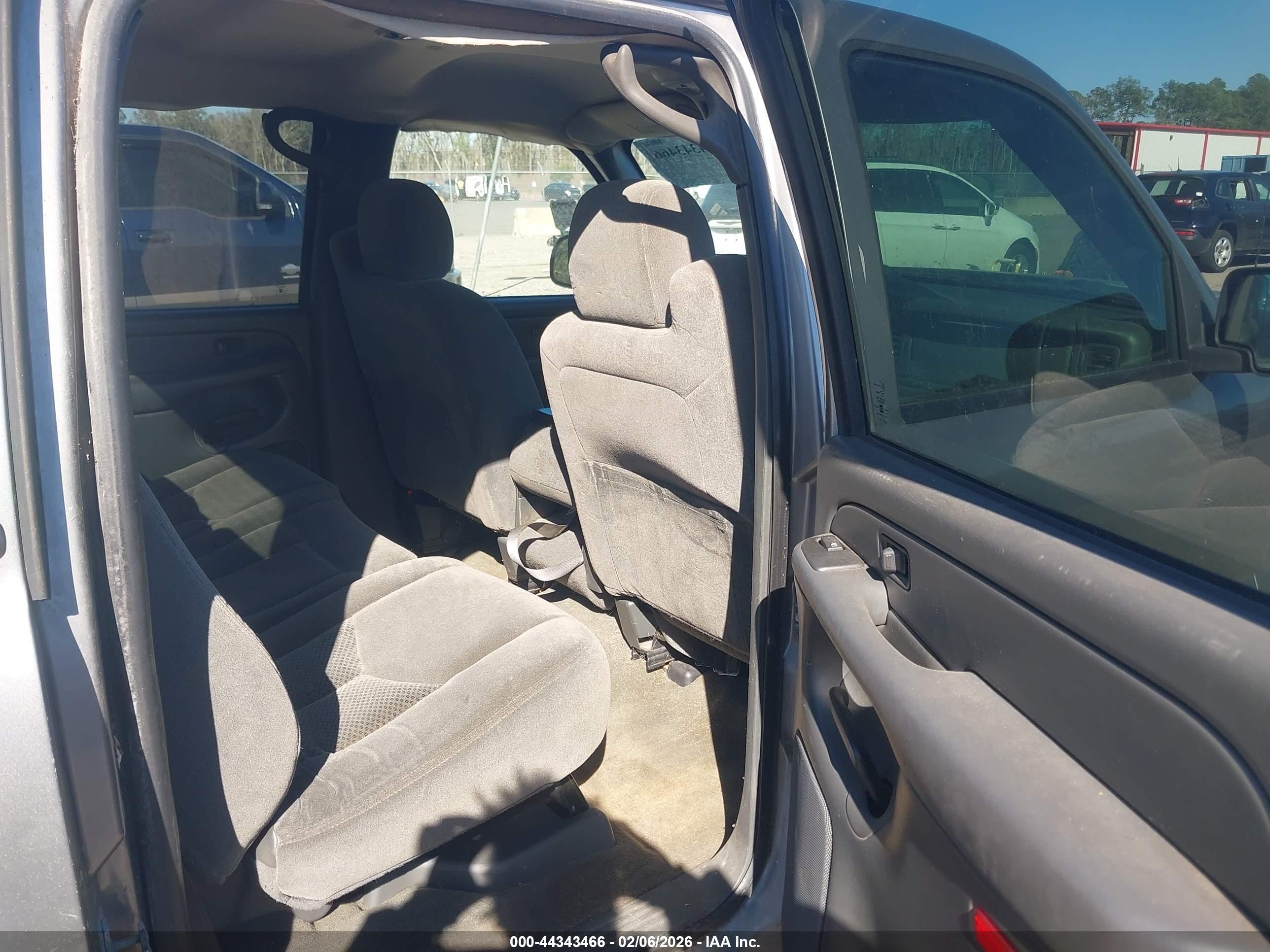 CHEVROLET SILVERADO image 8