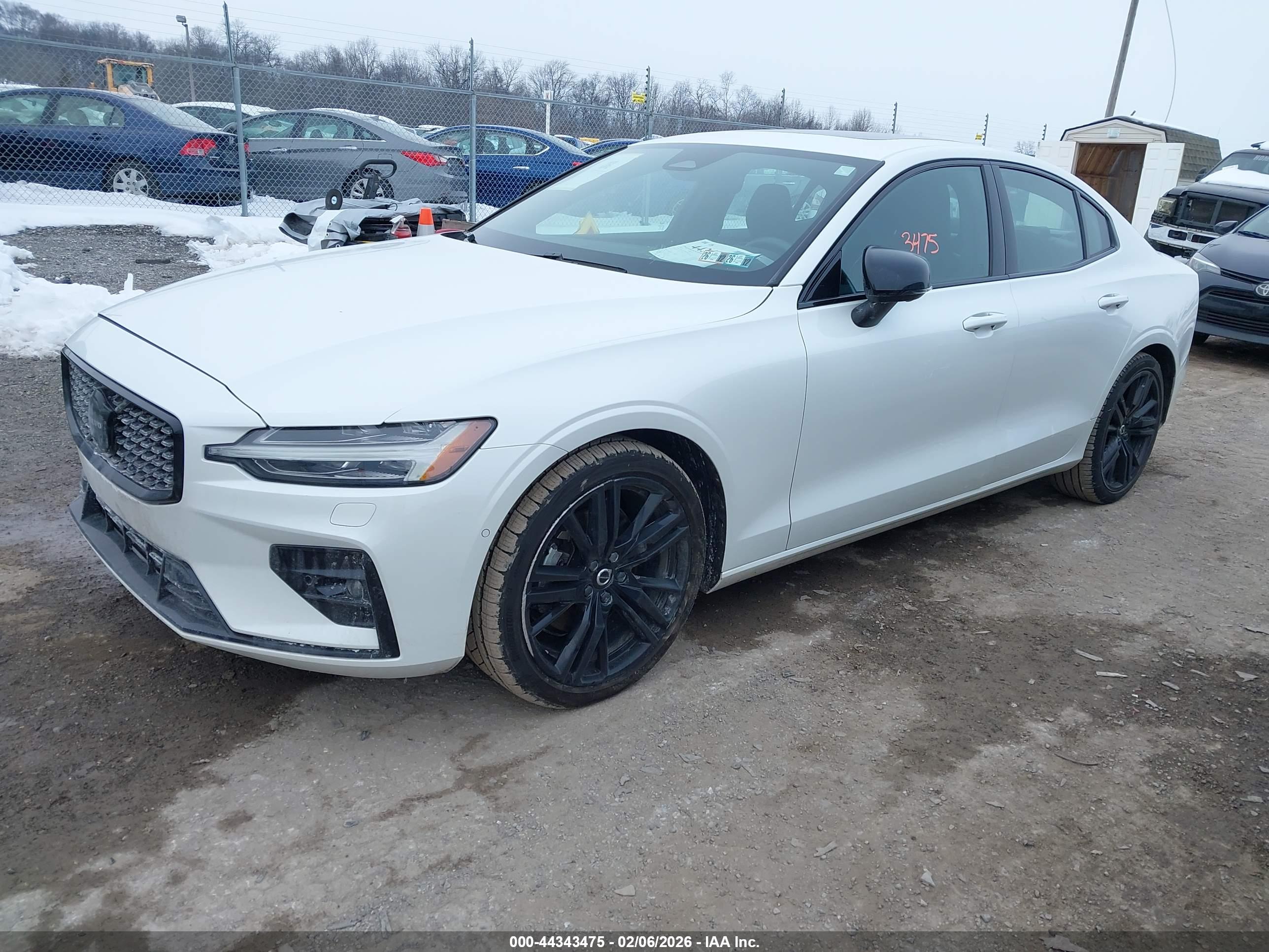 VOLVO S60 image 2
