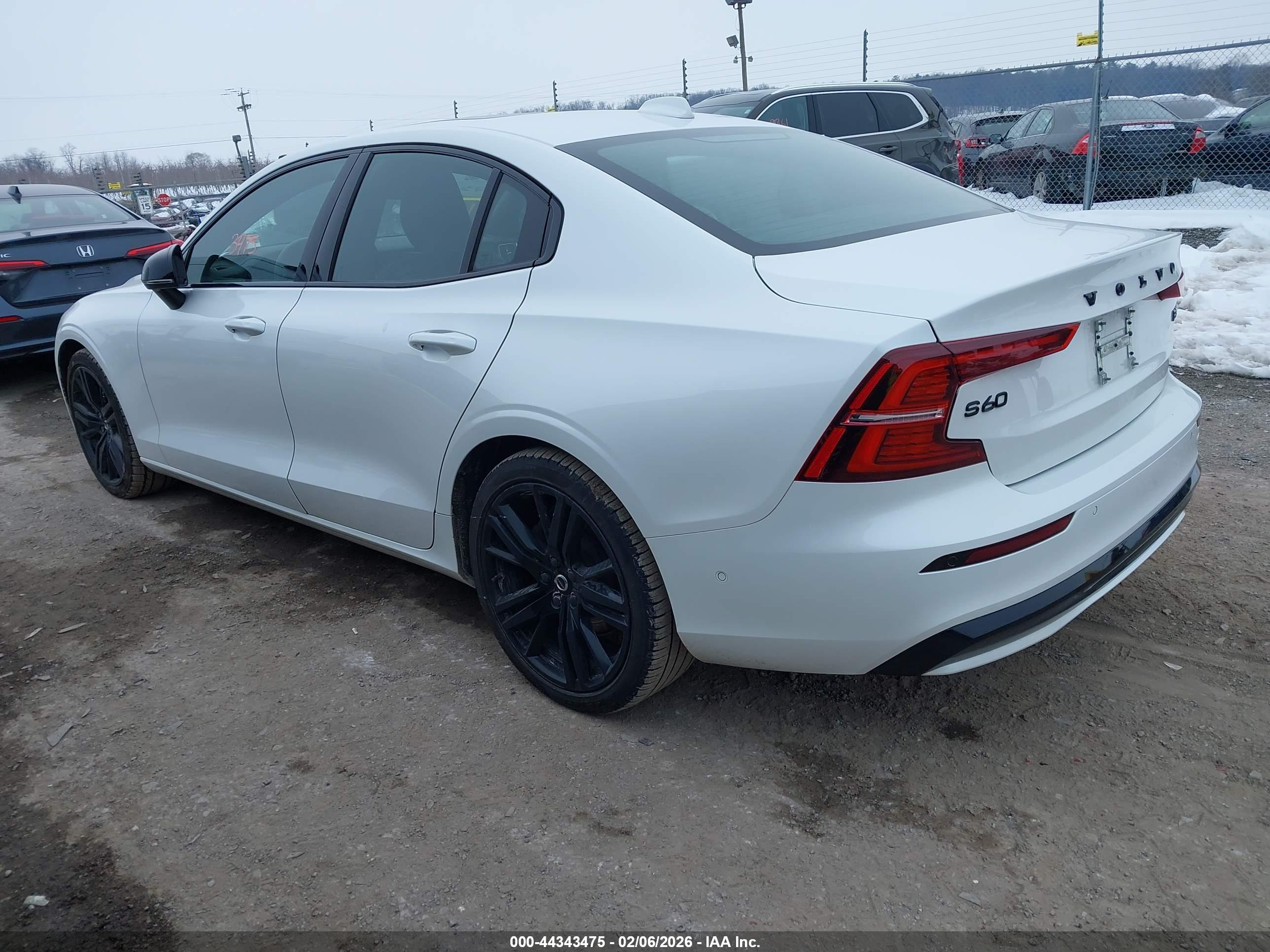 VOLVO S60 image 3