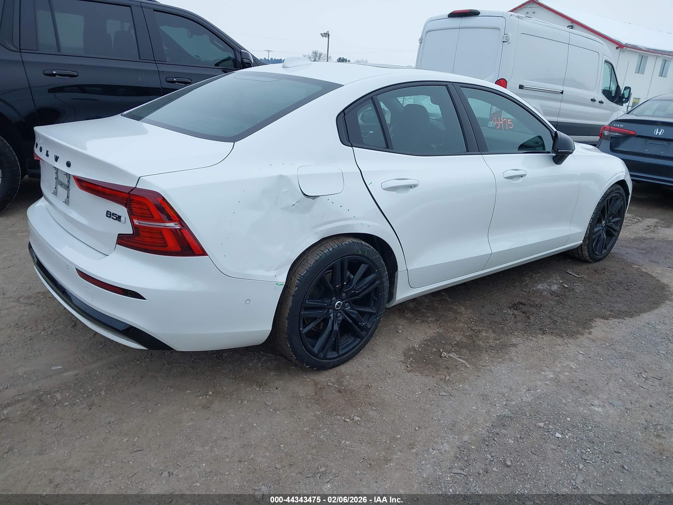 VOLVO S60 image 4
