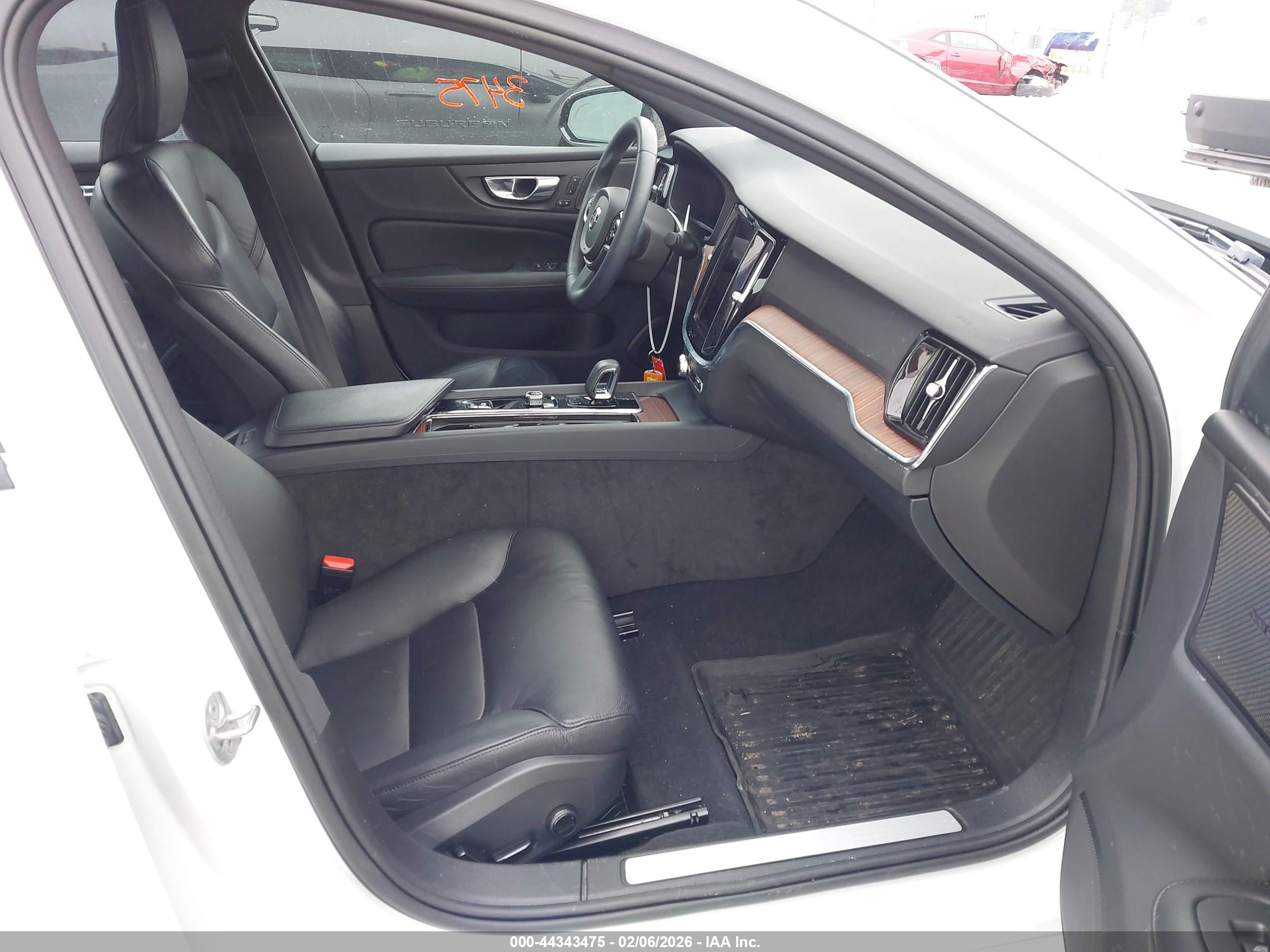 VOLVO S60 image 5