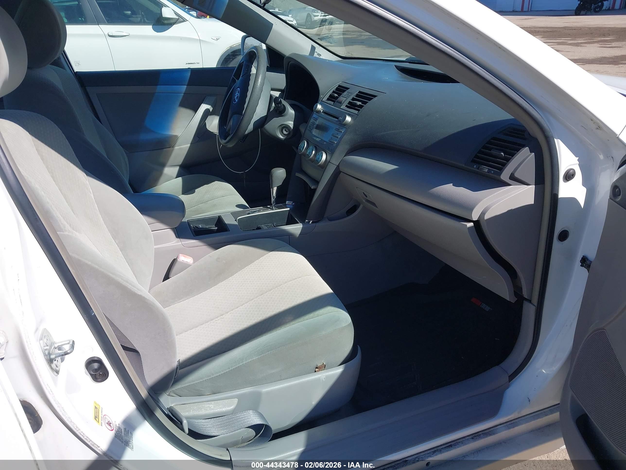 TOYOTA CAMRY image 5