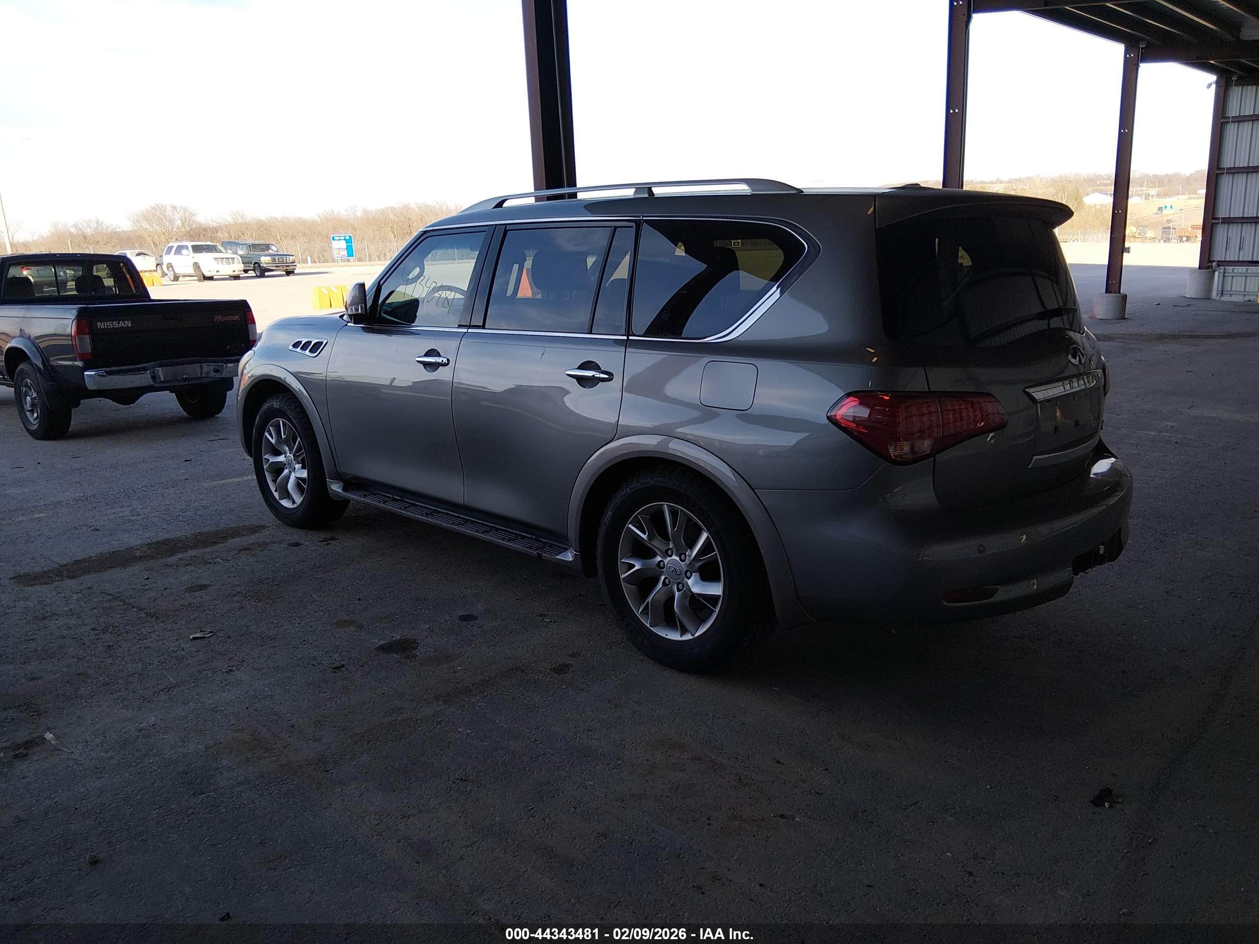 INFINITI QX56 image 3