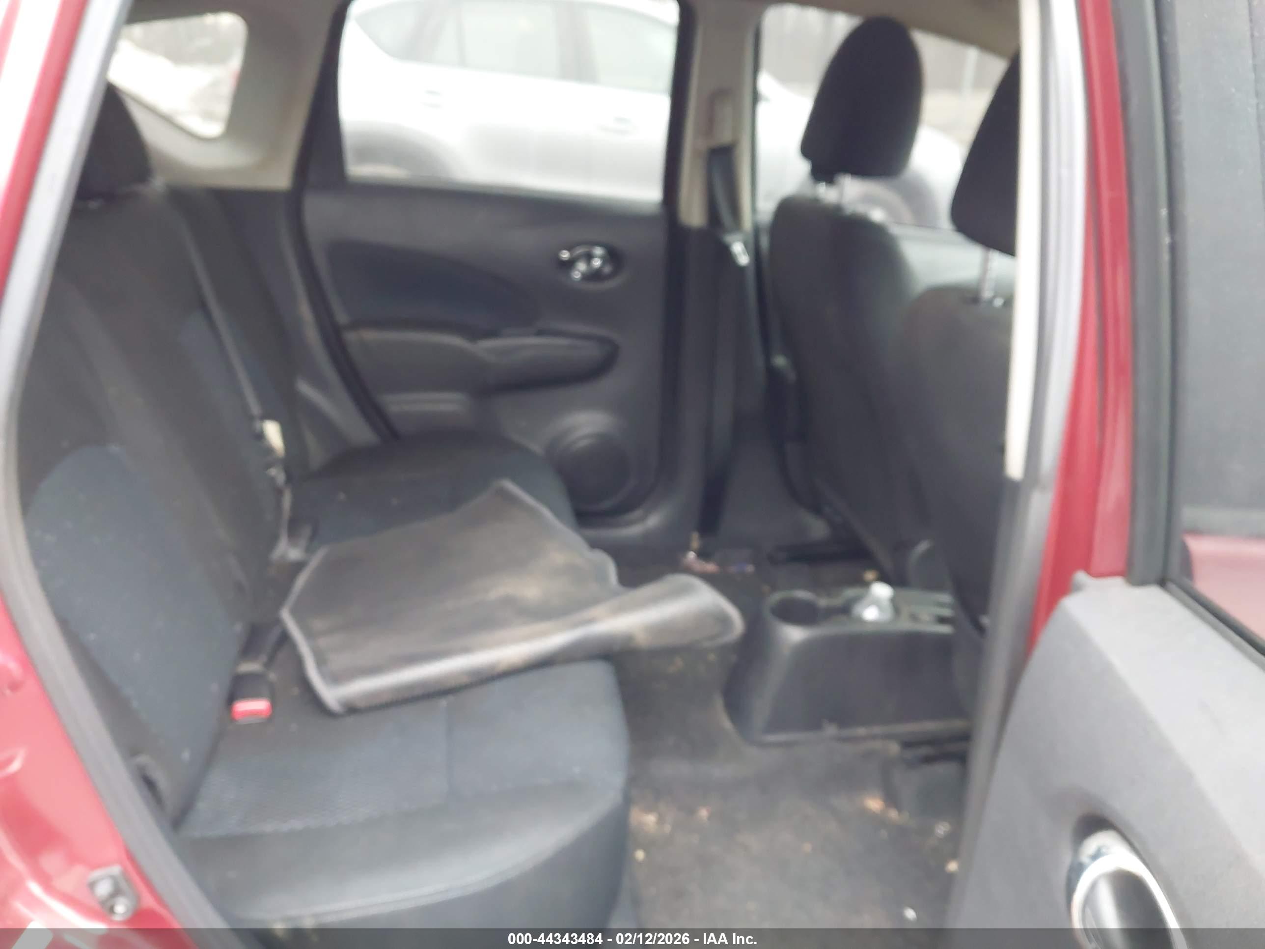 NISSAN VERSA image 8