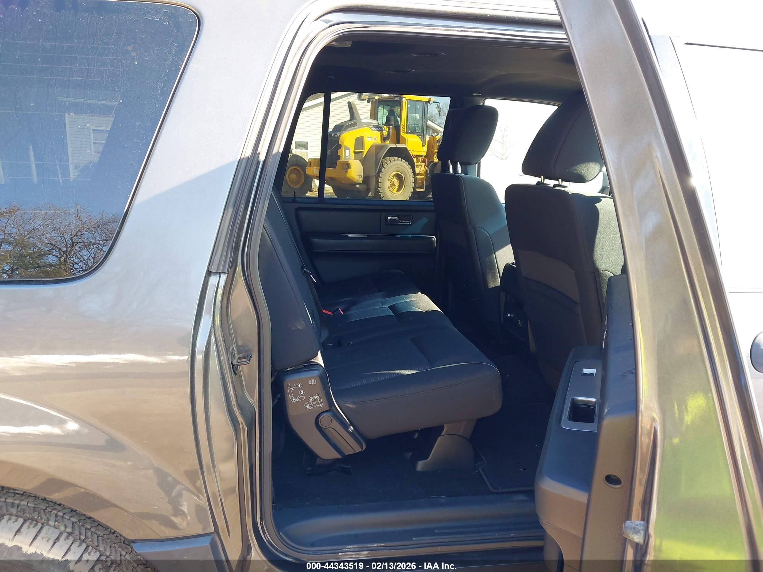 FORD EXPEDITION image 8