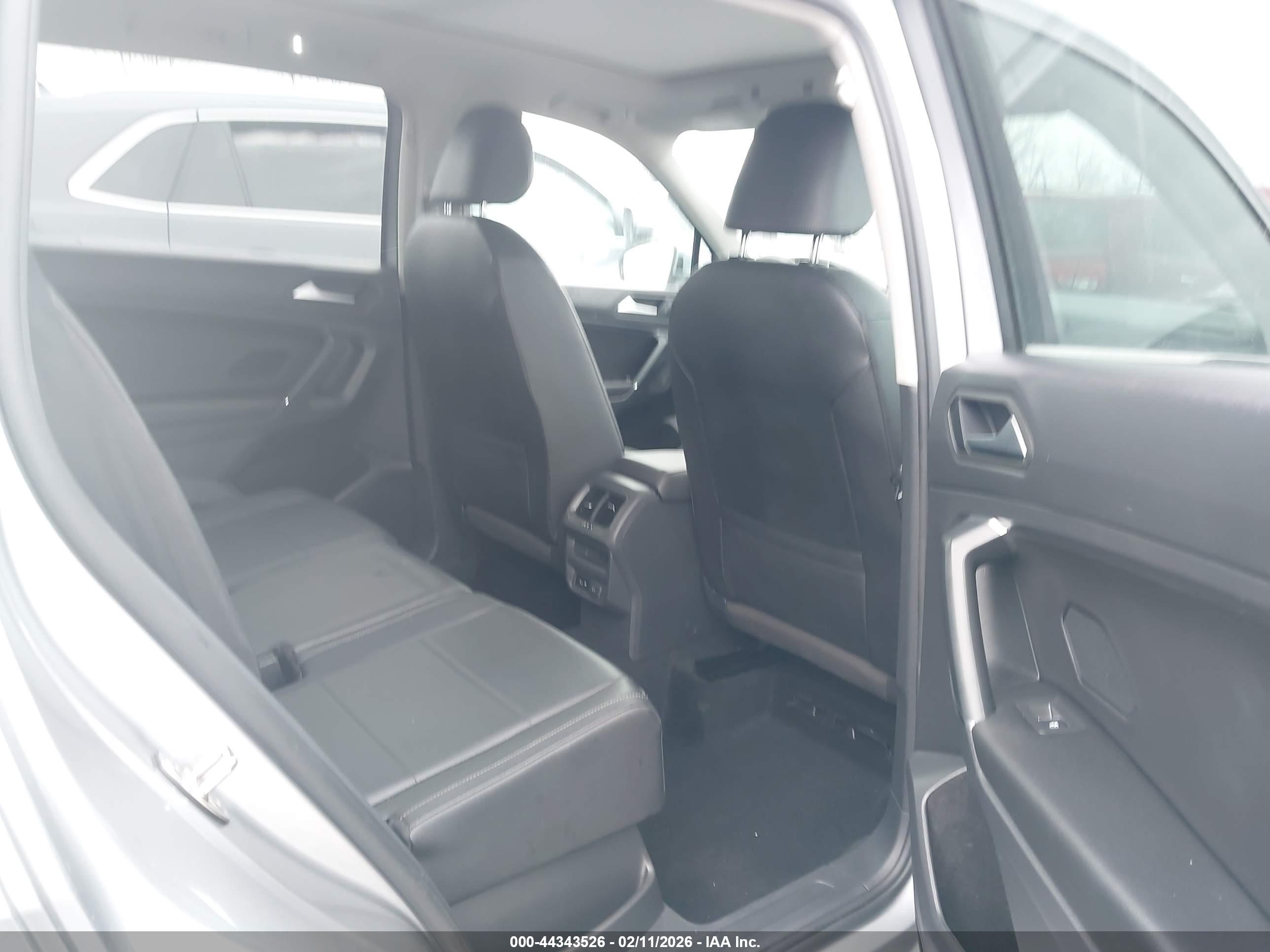 VOLKSWAGEN TIGUAN image 8