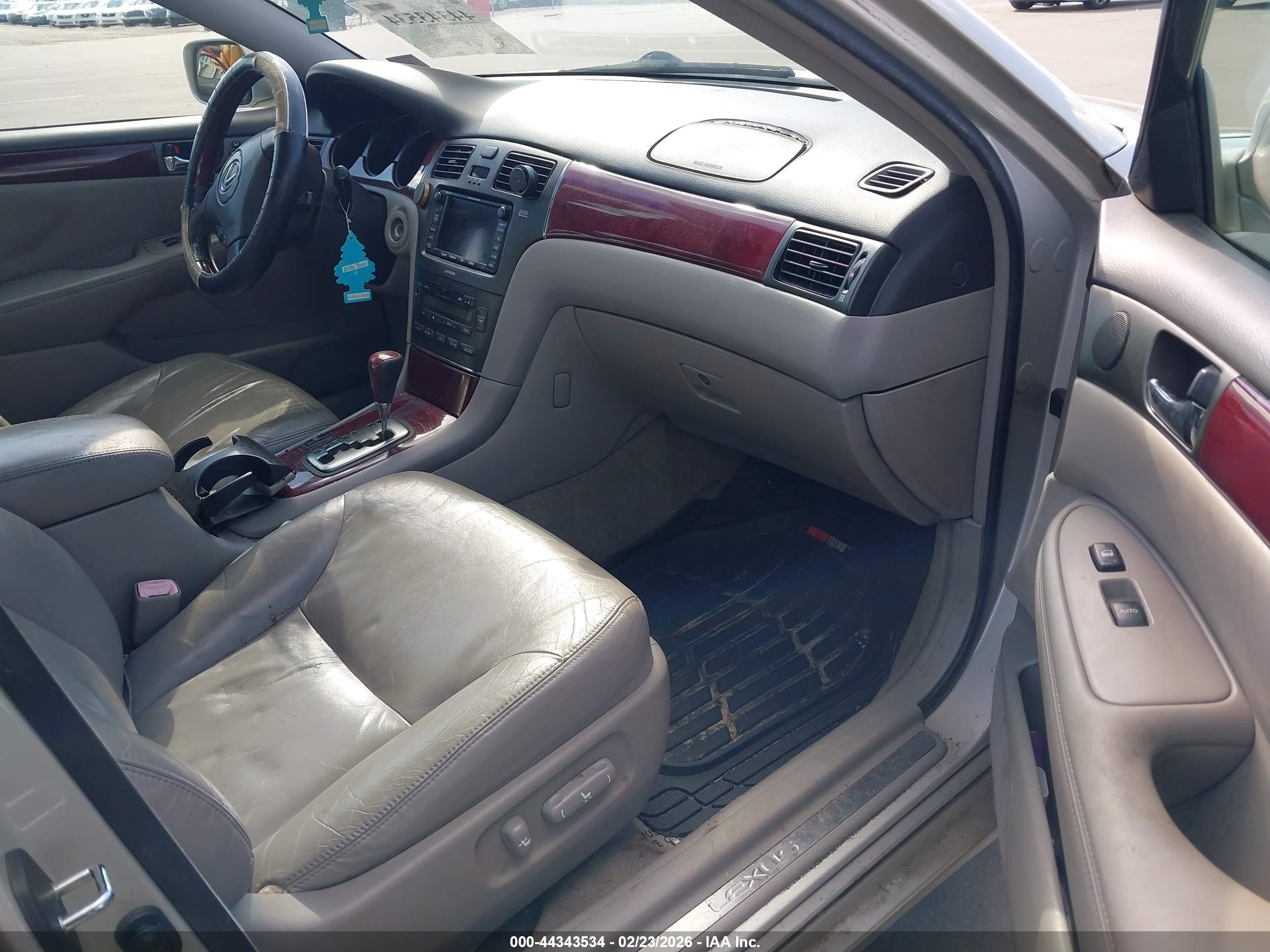LEXUS ES image 5
