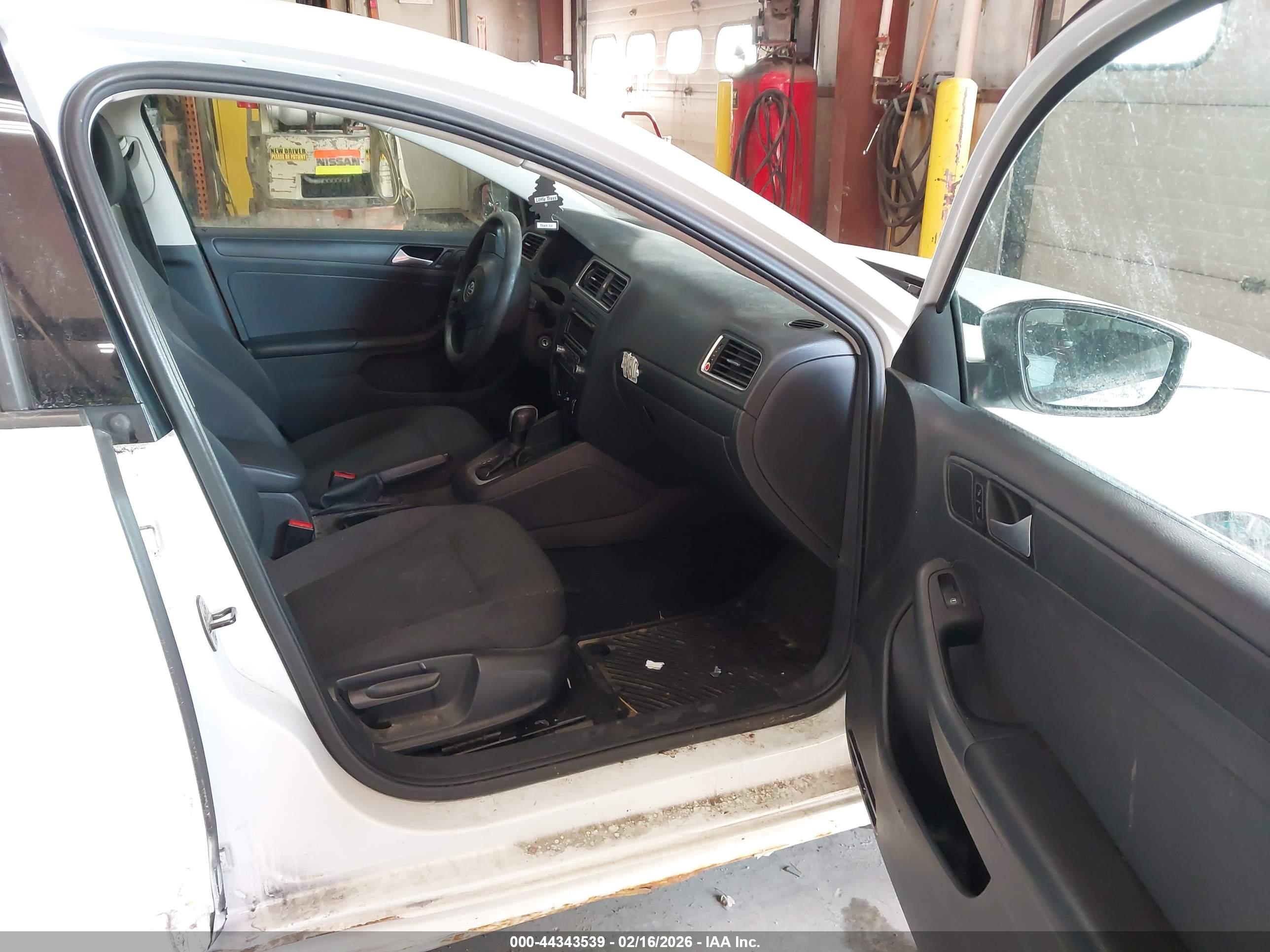 VOLKSWAGEN JETTA image 5