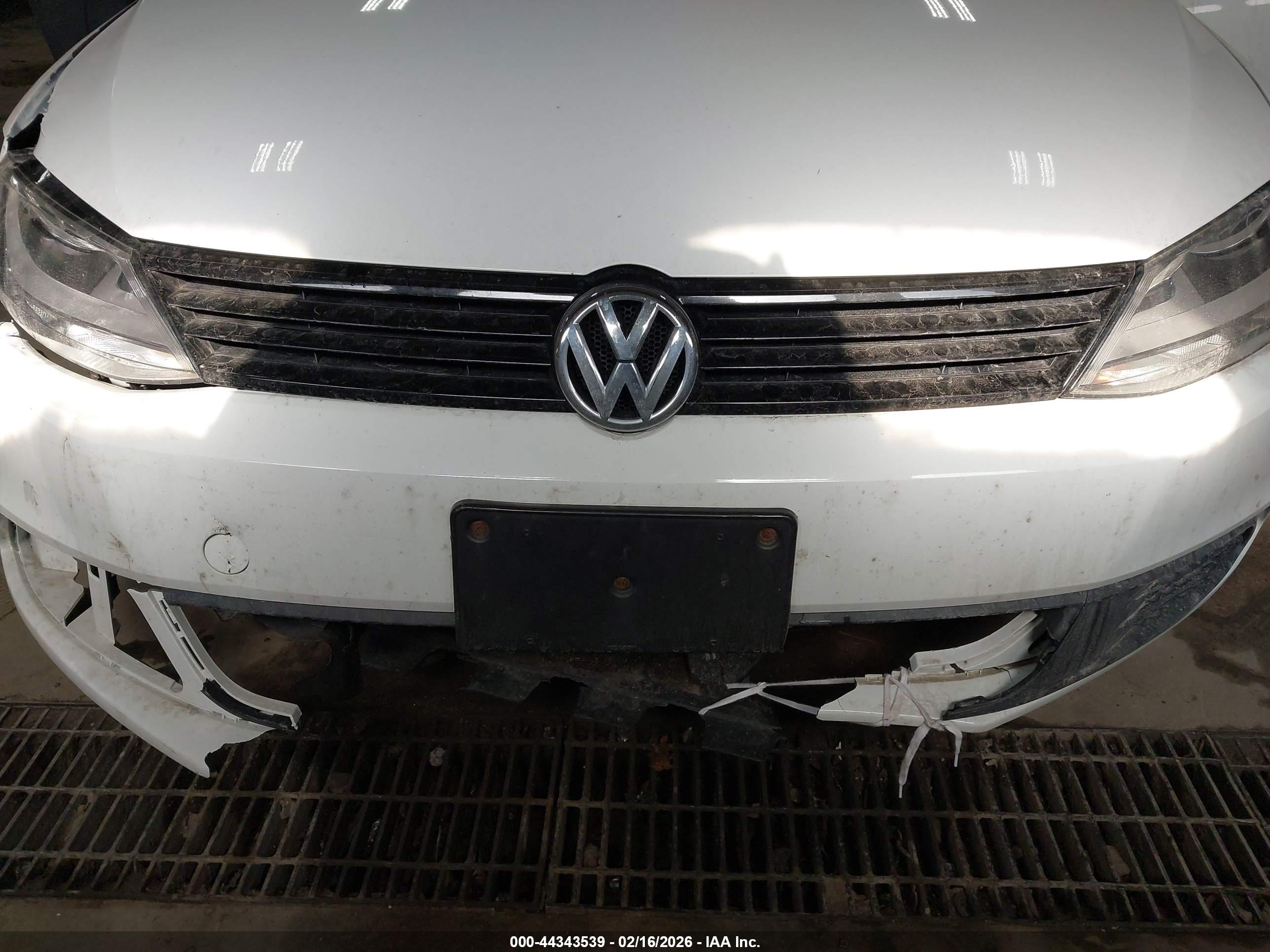 VOLKSWAGEN JETTA image 6