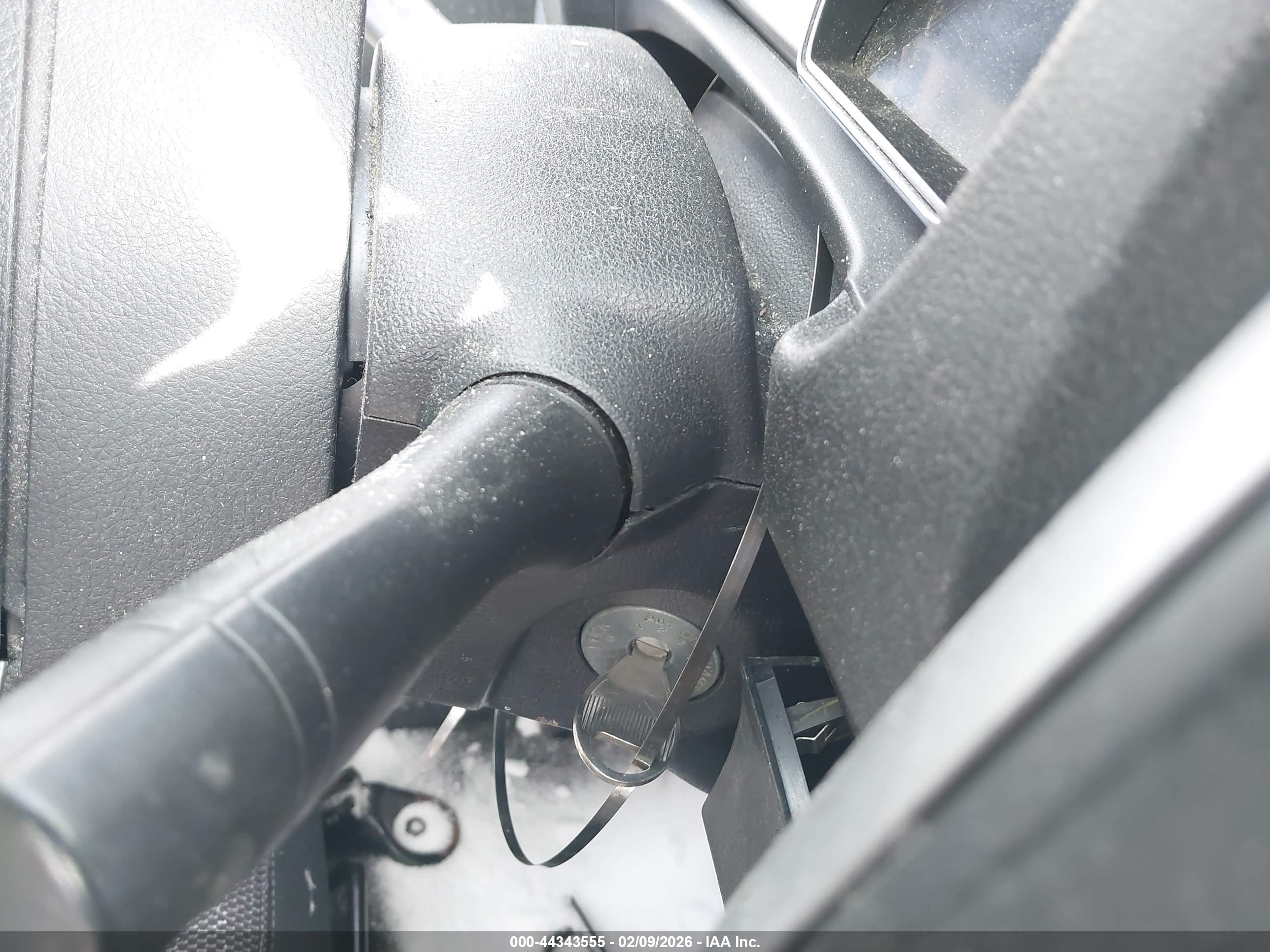 NISSAN VERSA image 11