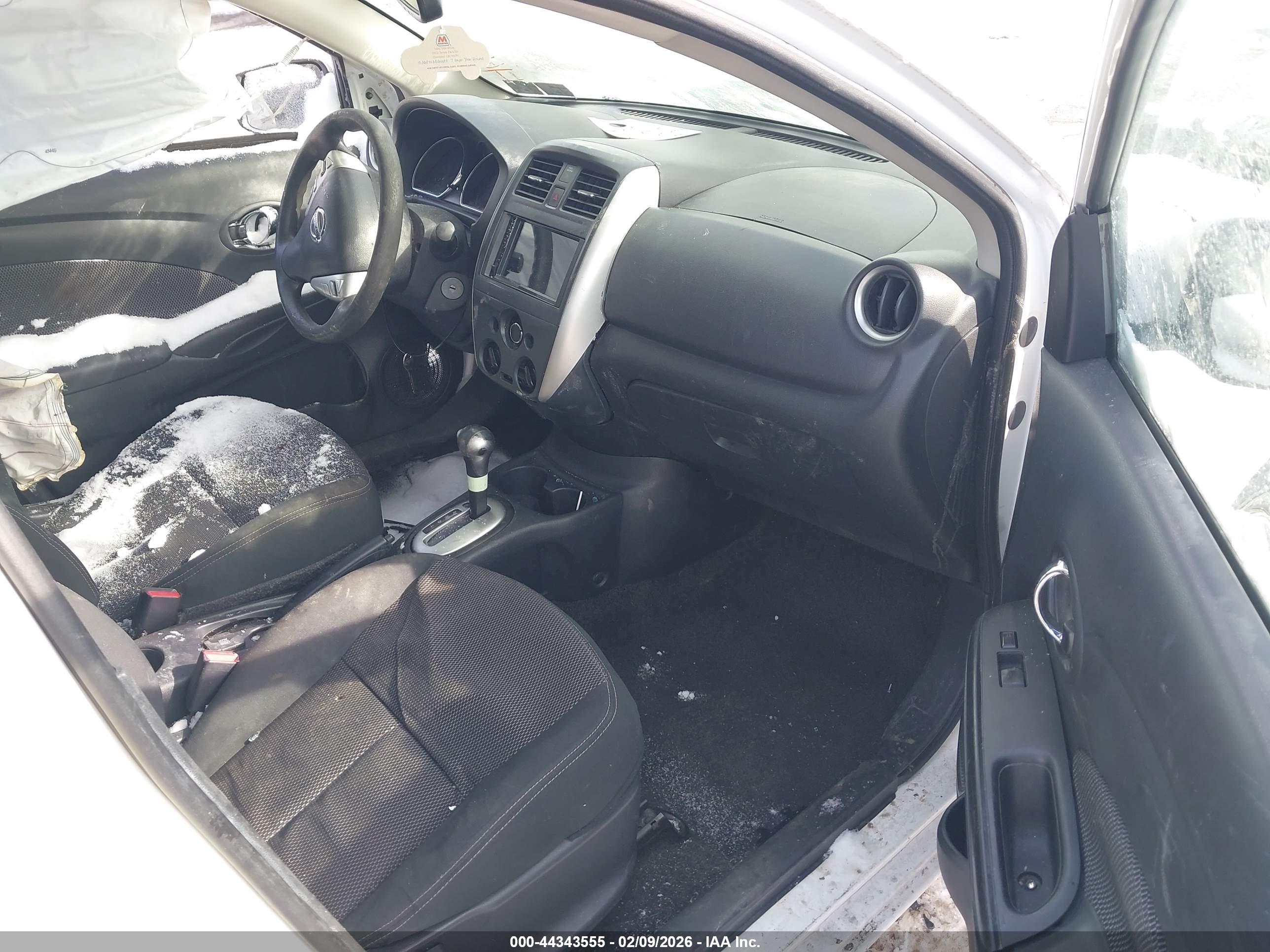 NISSAN VERSA image 5