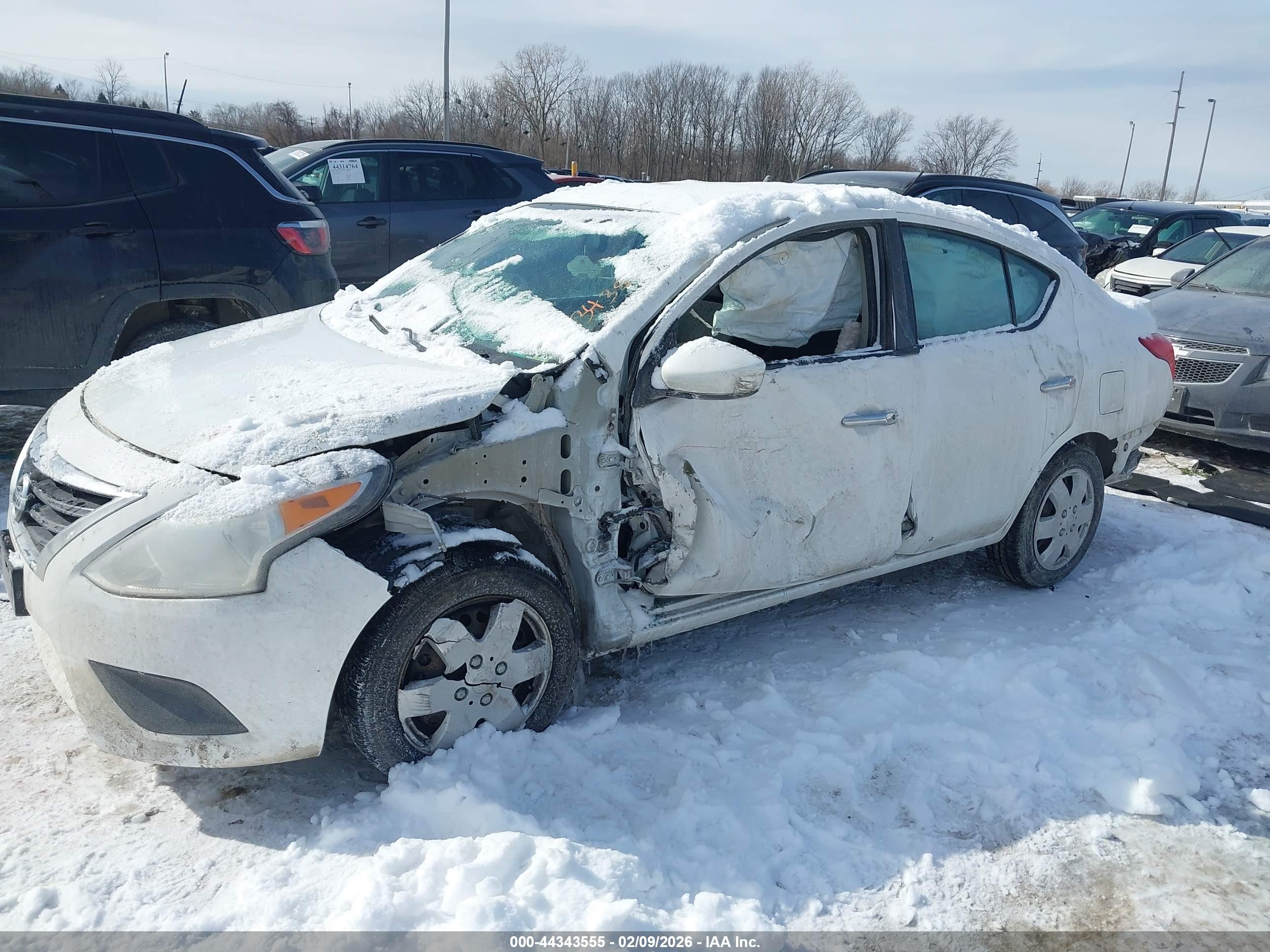 NISSAN VERSA image 6