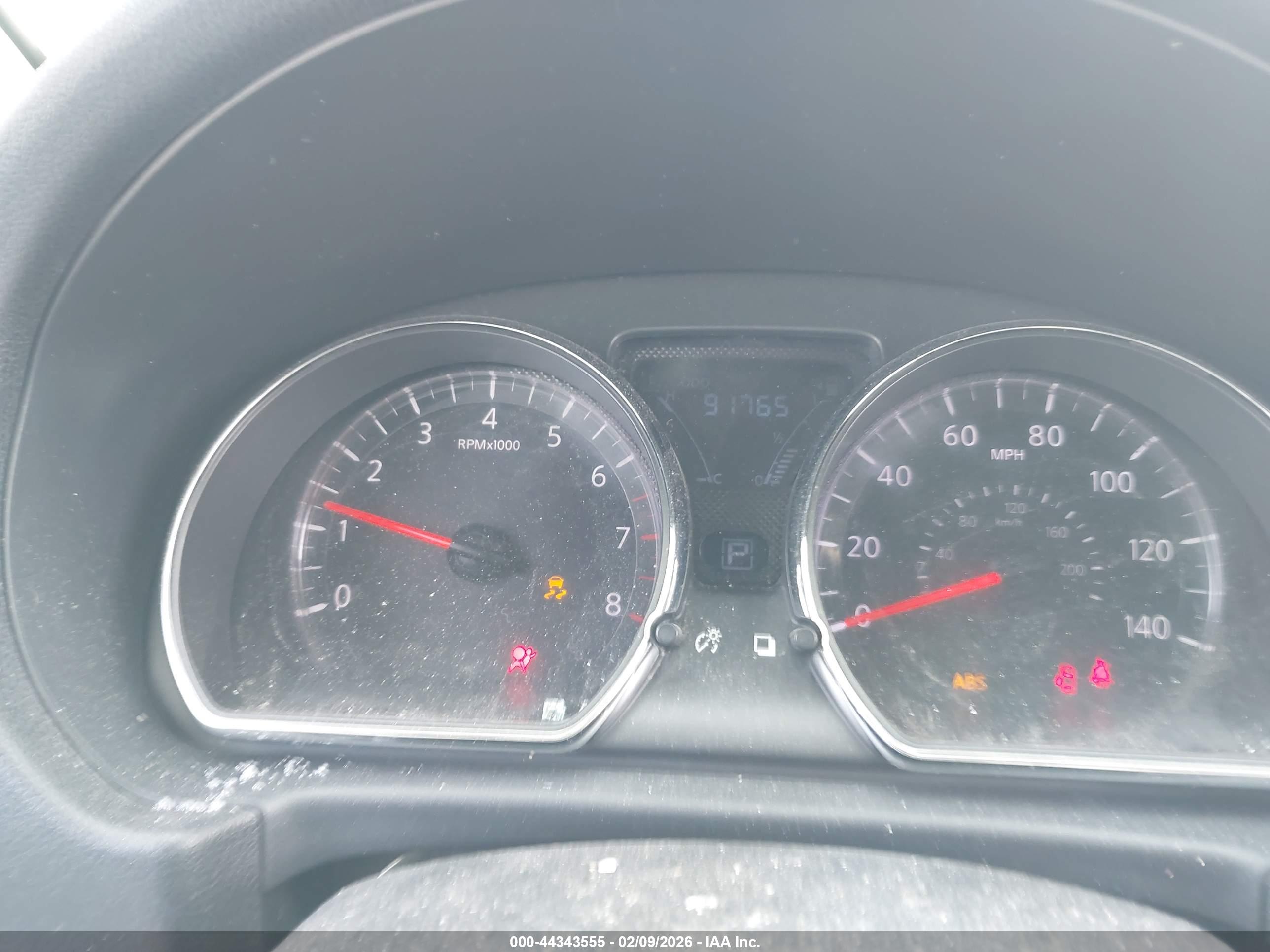 NISSAN VERSA image 7