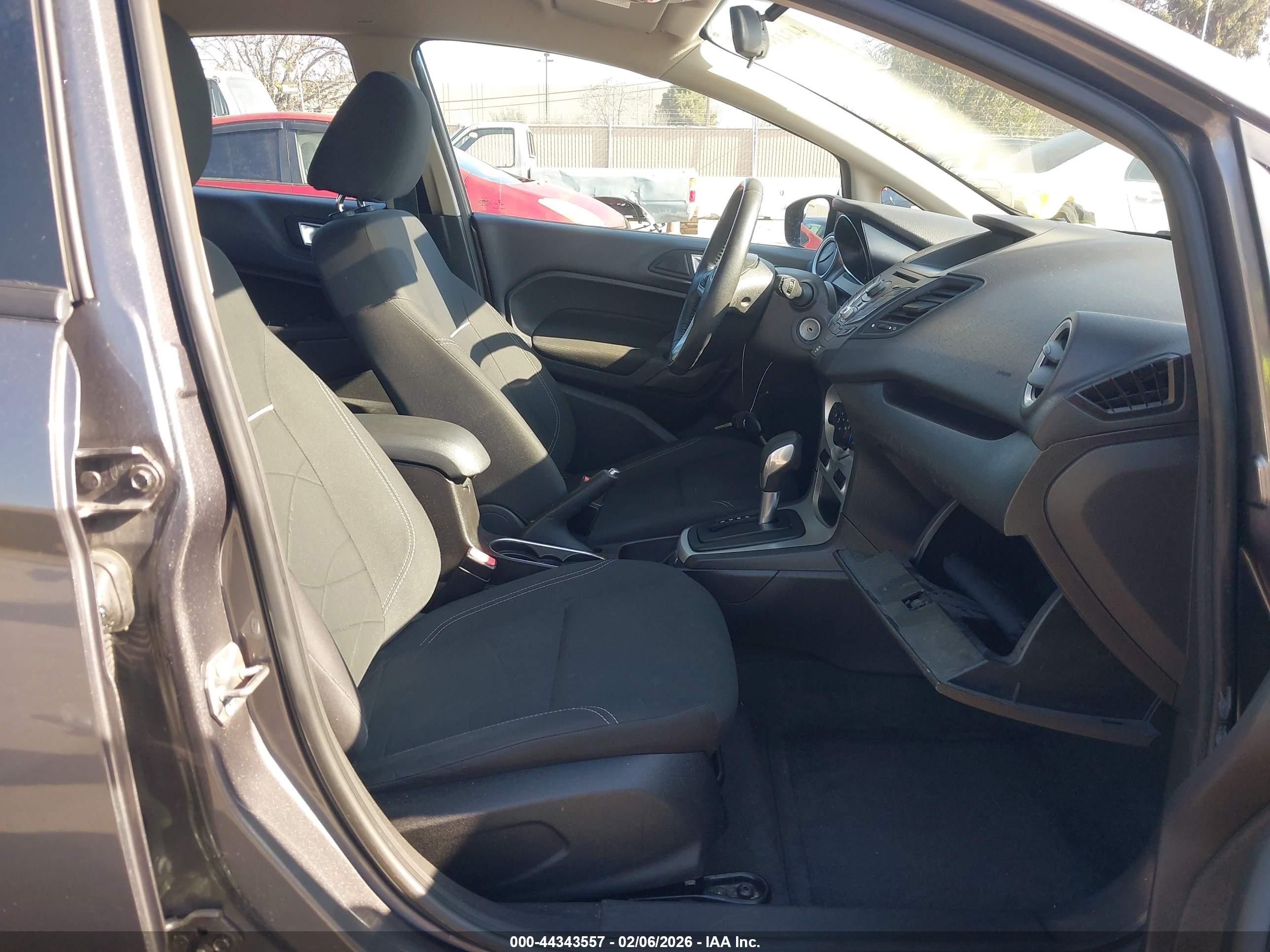 FORD FIESTA image 5