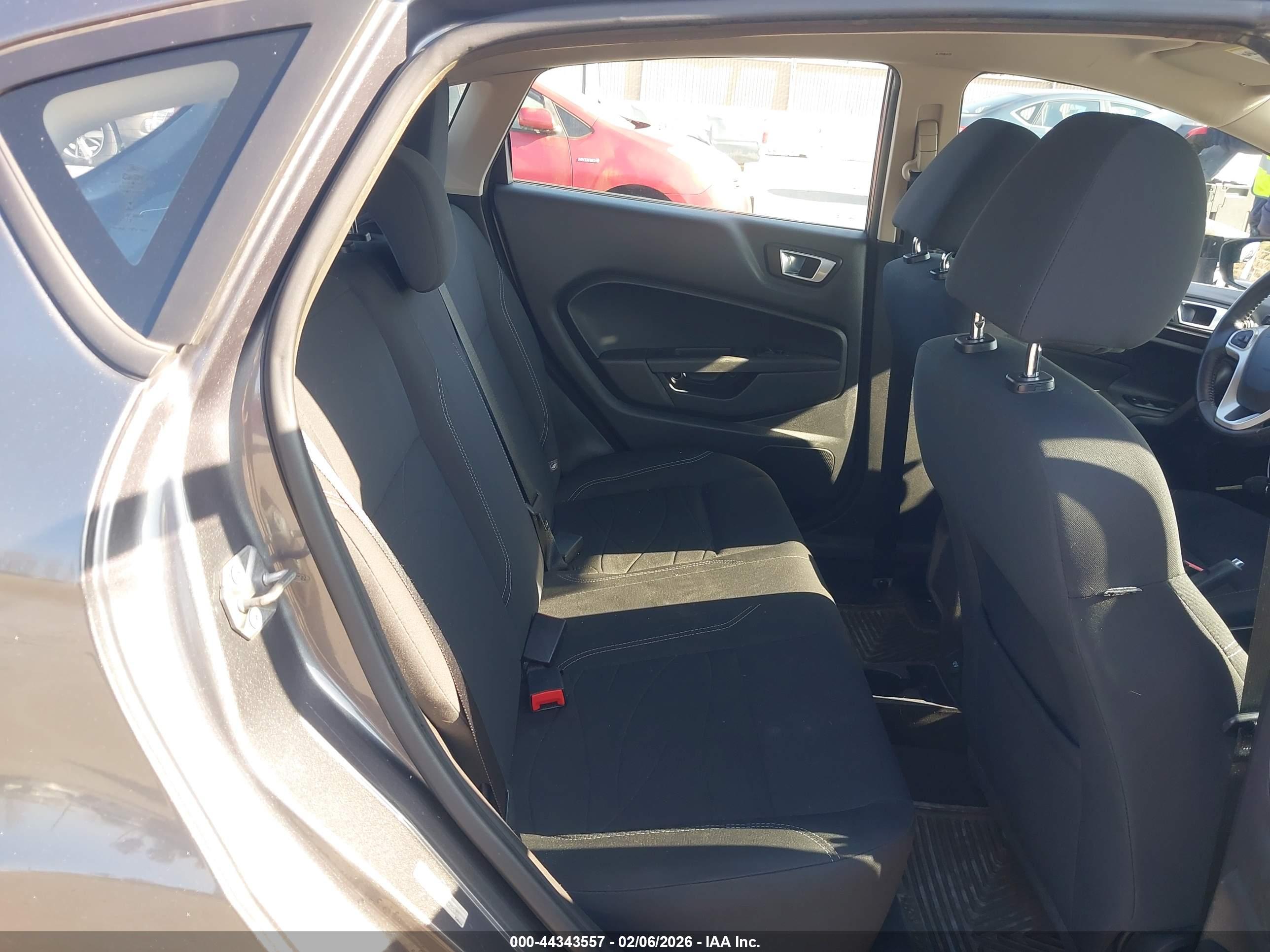 FORD FIESTA image 8