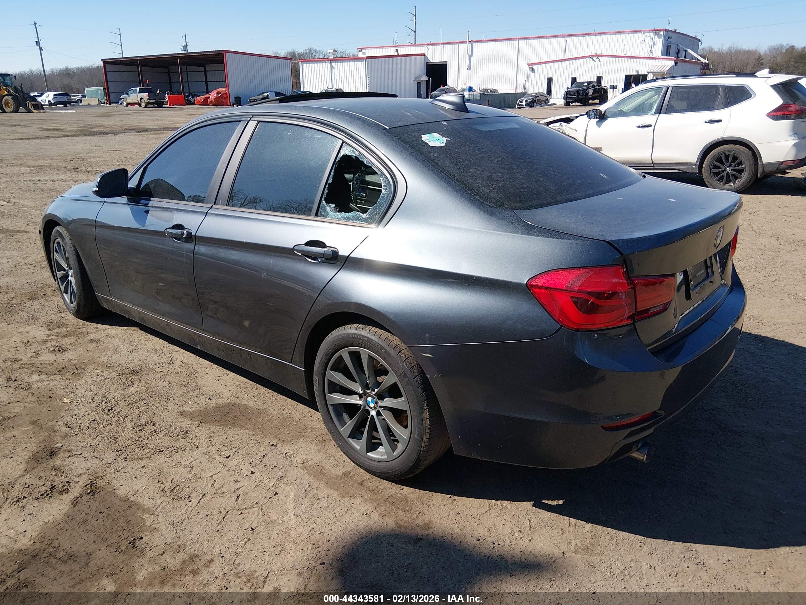 BMW 320I image 3